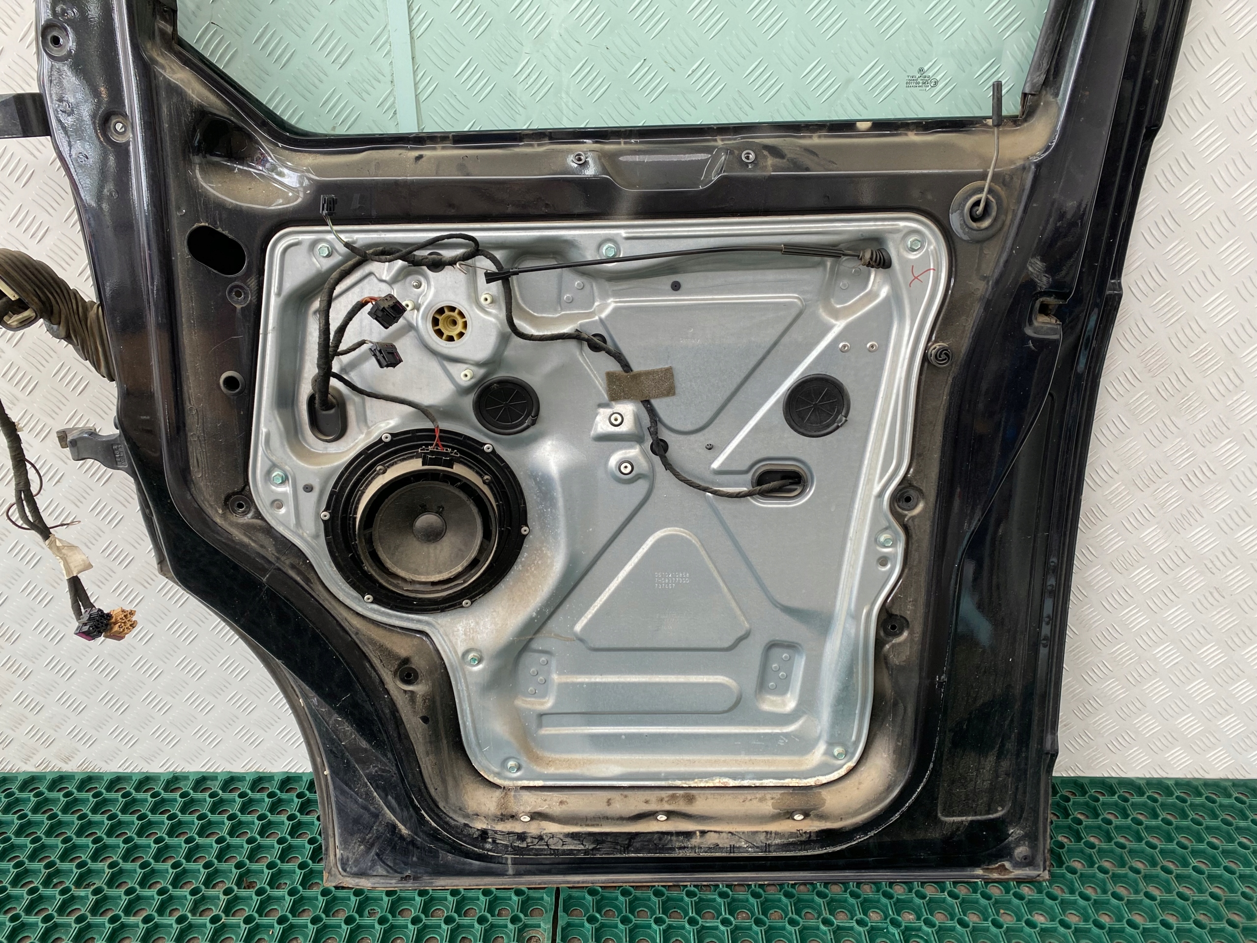 VW T5 03-09 door front right front complete colour LC9Z