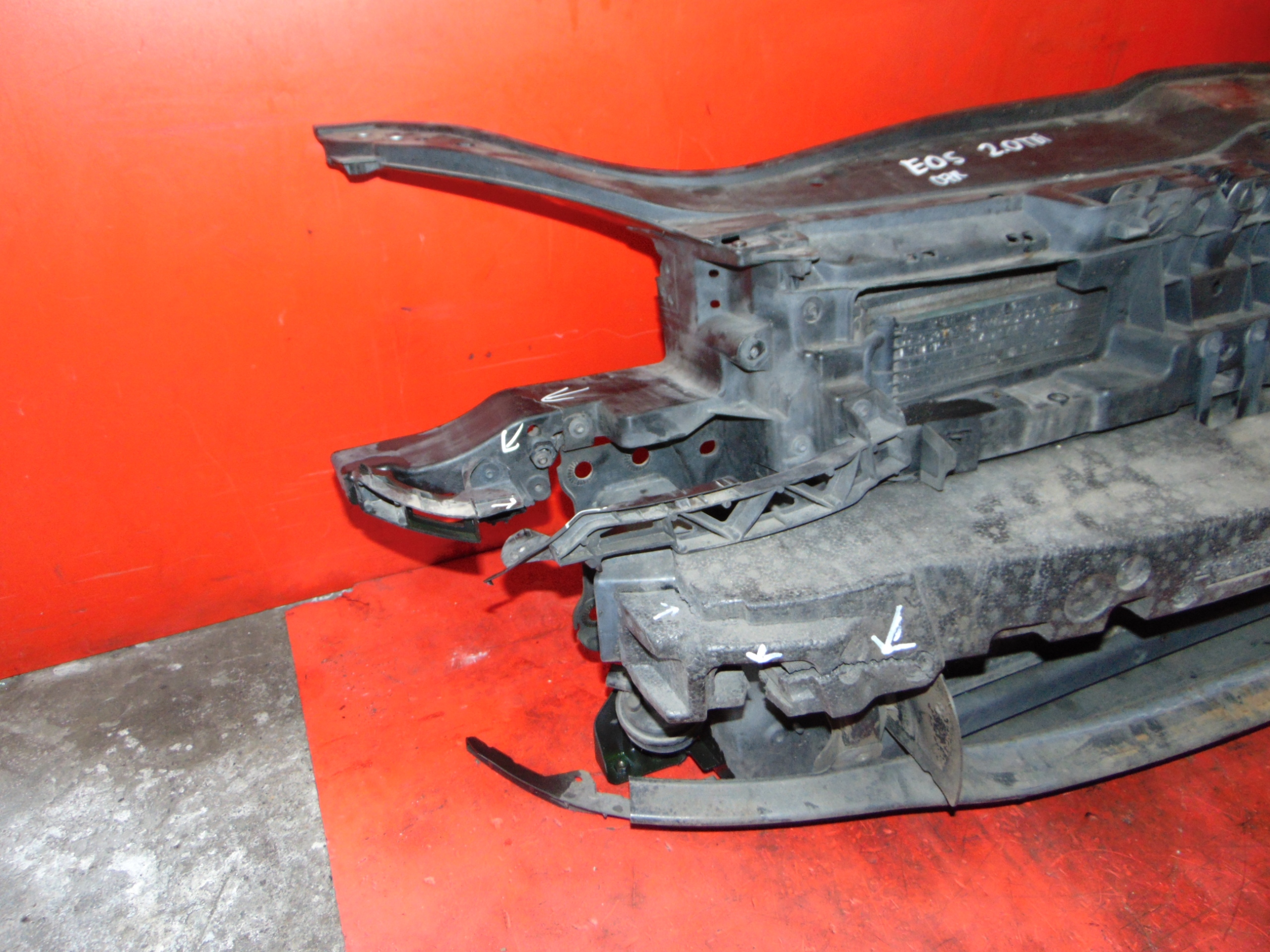 VW EOS 2.0 TDI support panel for radiators radiator fan