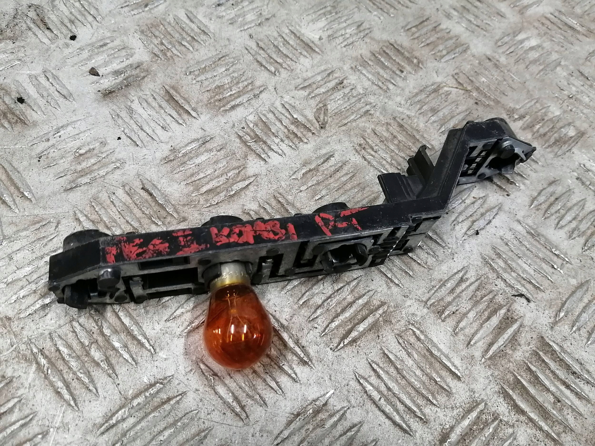 WKŁAD LAMPY PRAWY TYŁ RENAULT MEGANE II KOMBI