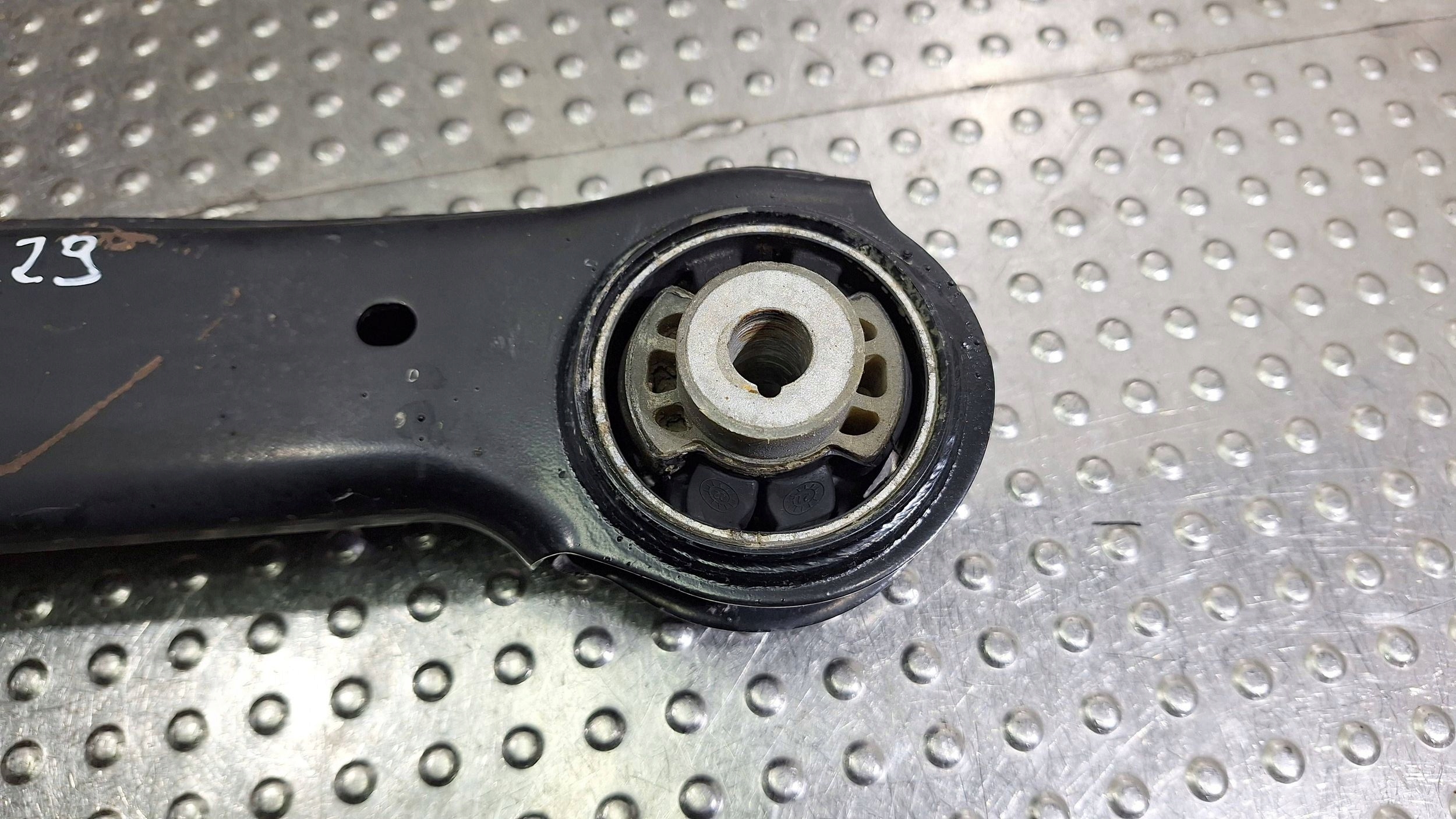 arm right front A9103330100 MERCEDES SPRINTER W907 W910 CRAFTER