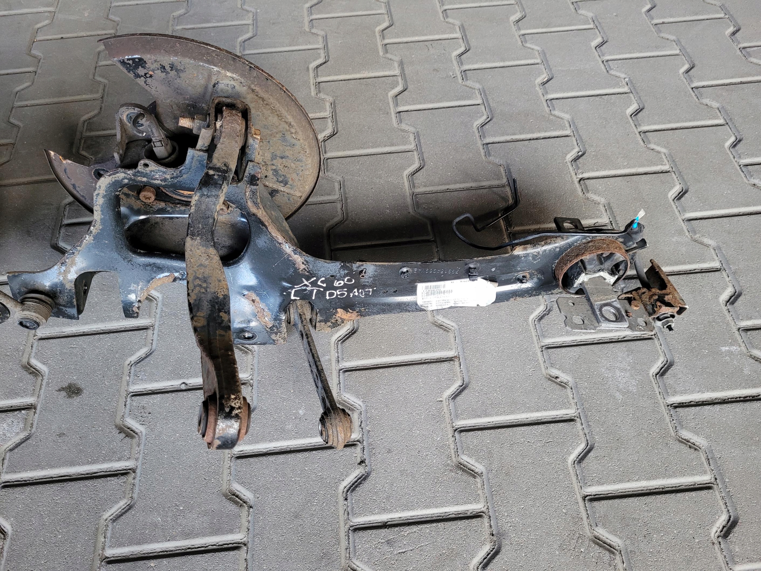 Mozzo FUSELLO perno mozzo posteriore posteriore Destro AWD 4X4 VOLVO XC60 e 2.4 D5