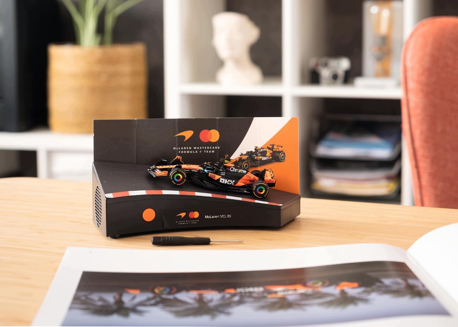 Адвент-календарь Franzis McLaren F1 MCL39 2026, сборная модель болида 1:43 со звуком — фото 4