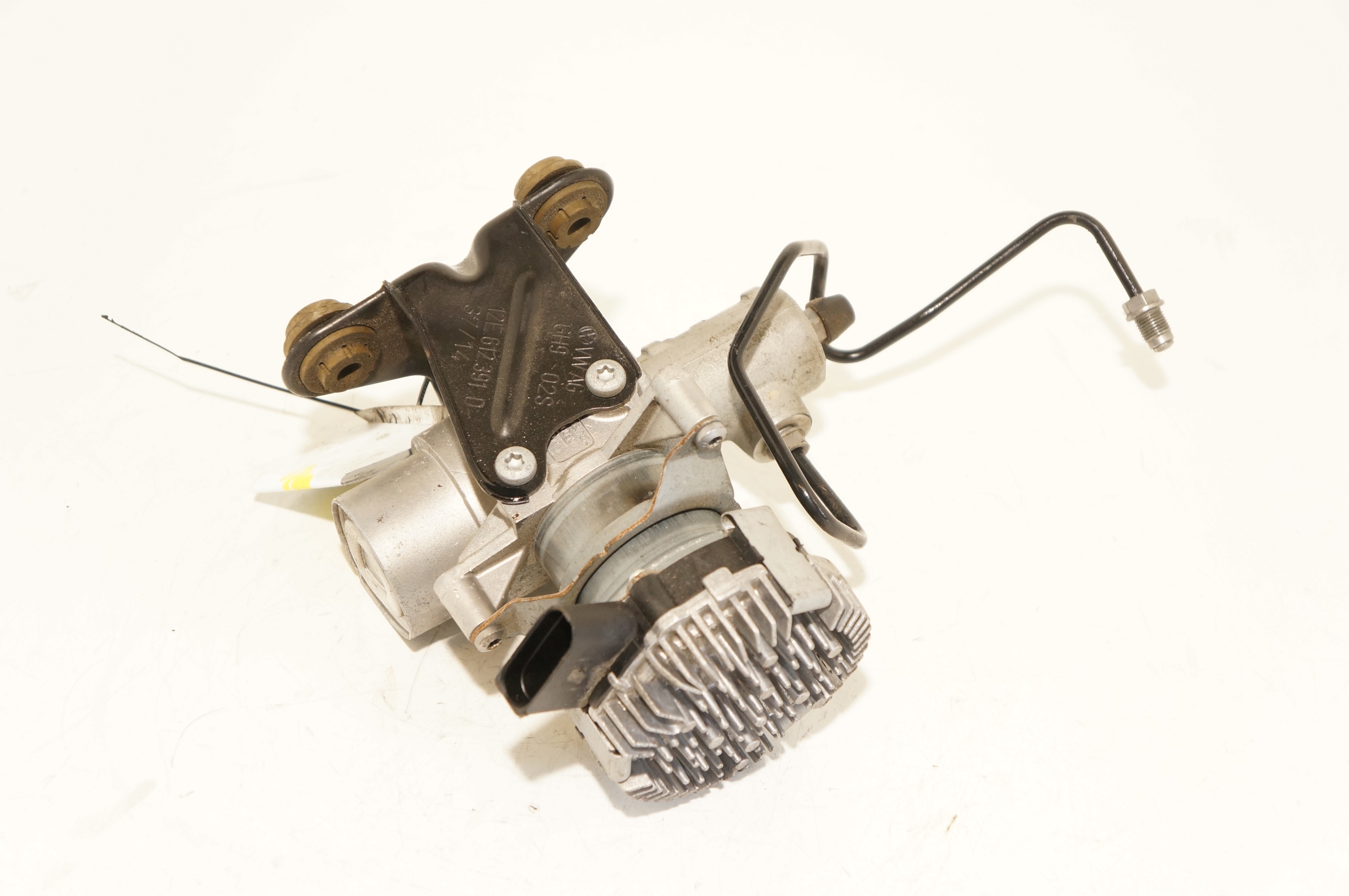 насос vw GOLF VII A3 8V 5QE614307B