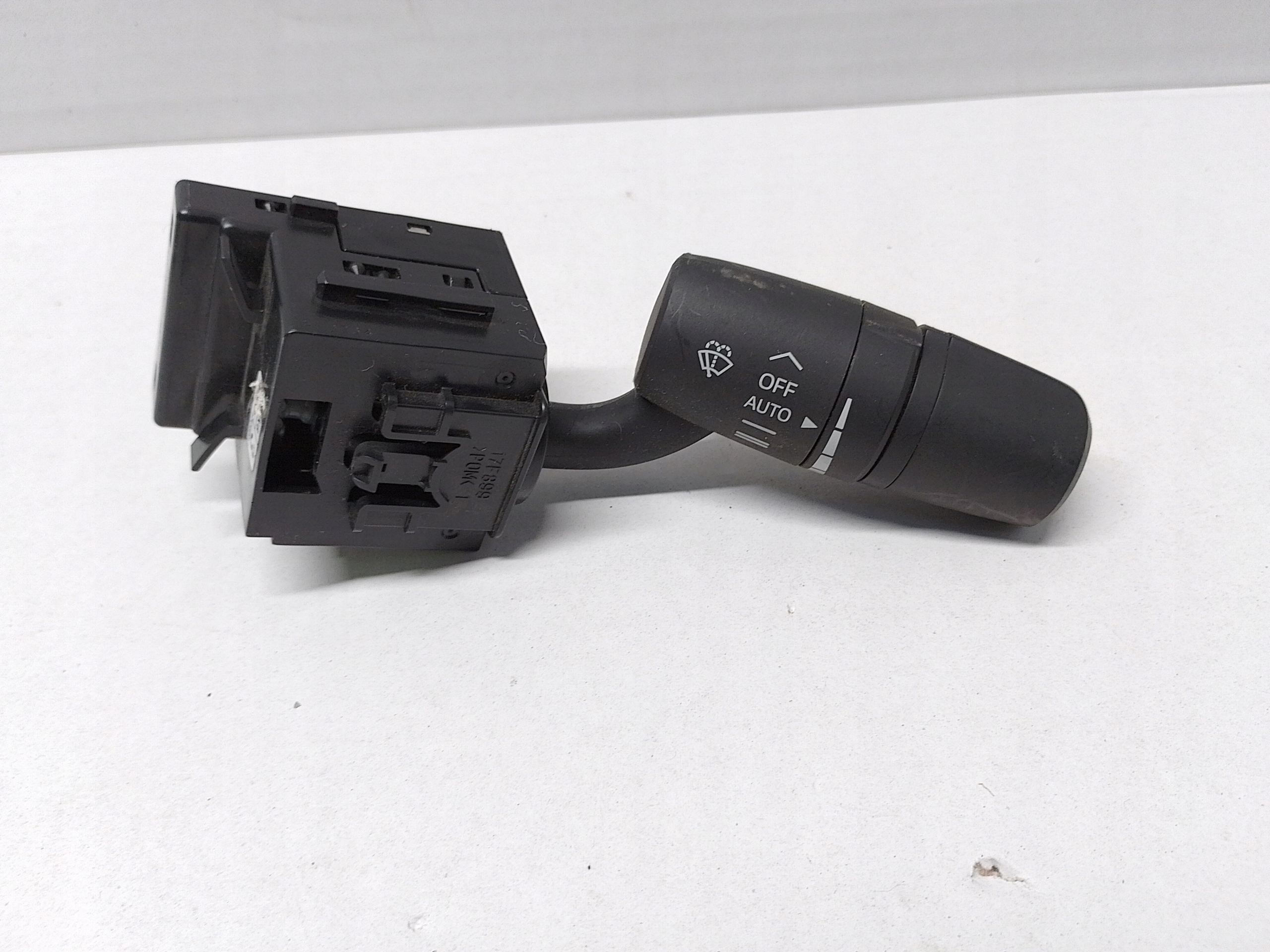 PRZEŁĄCZNIK MANETKA WYCIERACZEK MAZDA 6 GJ