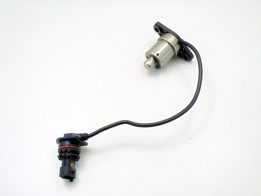 CZUJNIK OLEJU 1.9 CDTI ASTRA H VECTRA C ZAFIRA SIGNUM SAAB 9-3 55568621 Producent części Opel OE