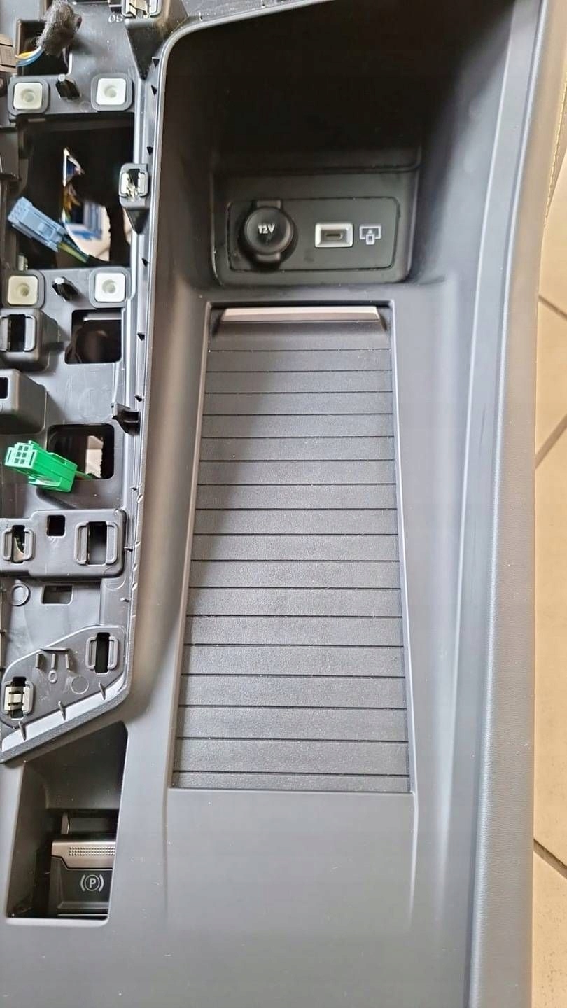 TUNEL mitte PEUGEOT 308 III T10