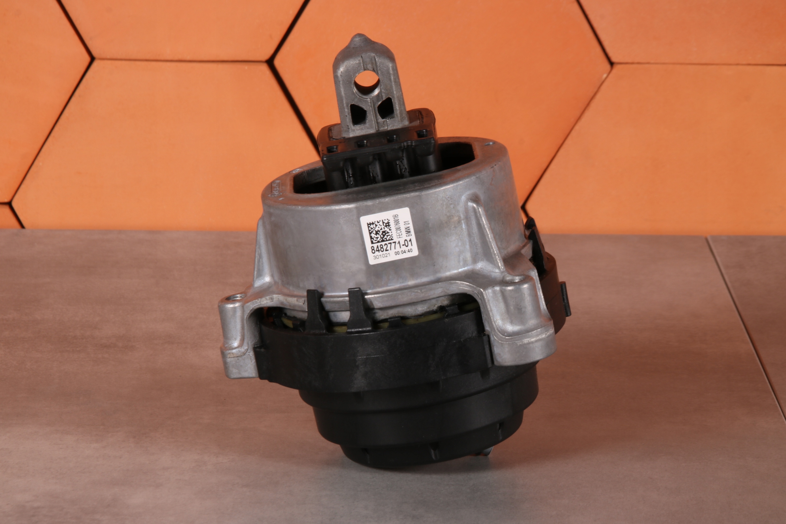 BMW G30 G31 B47 B47B B47D B47F XD5O engine mount left 8482771 24 km !!!