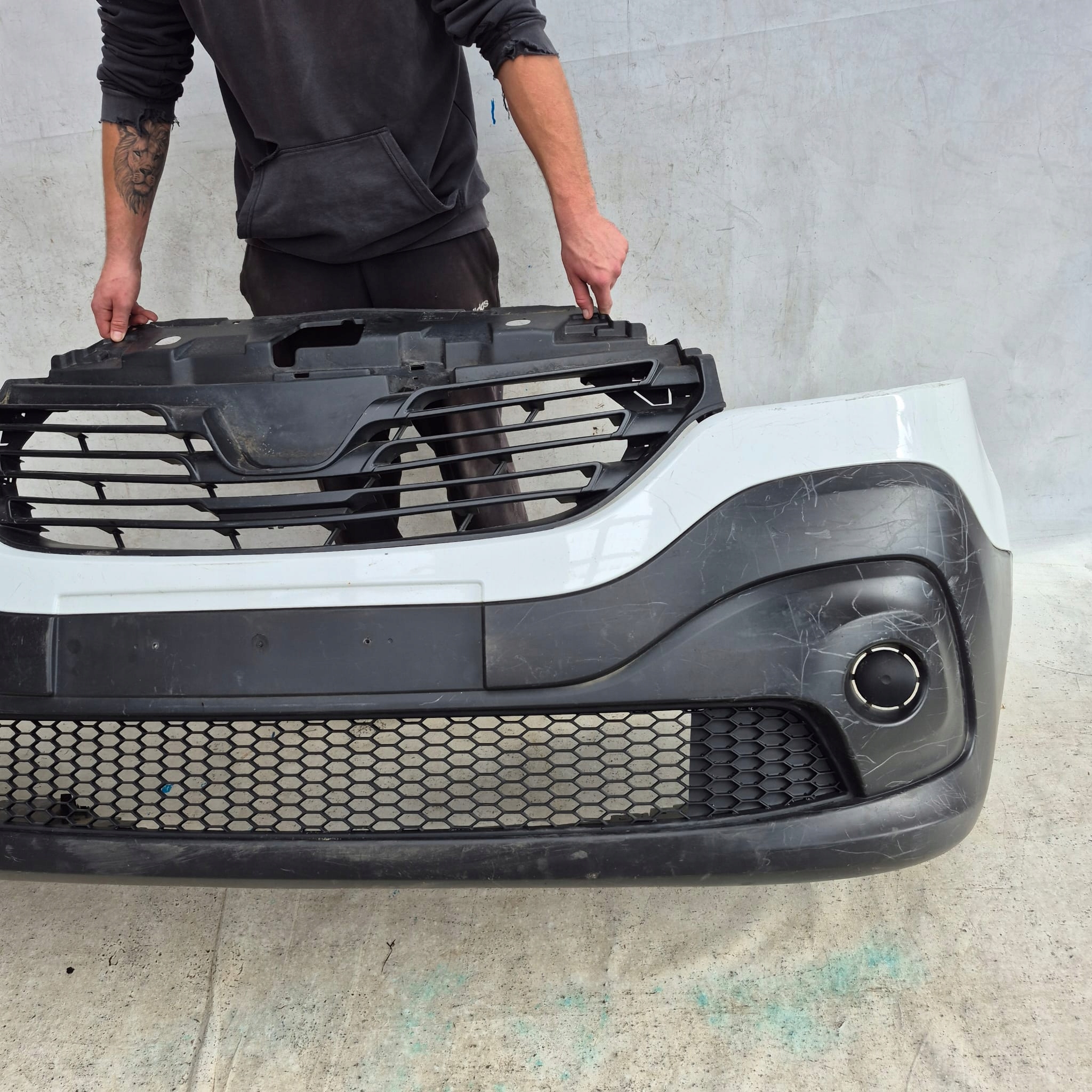 RENAULT TRAFIC III 3 14-21 bumper front front grill cover 620223380R
