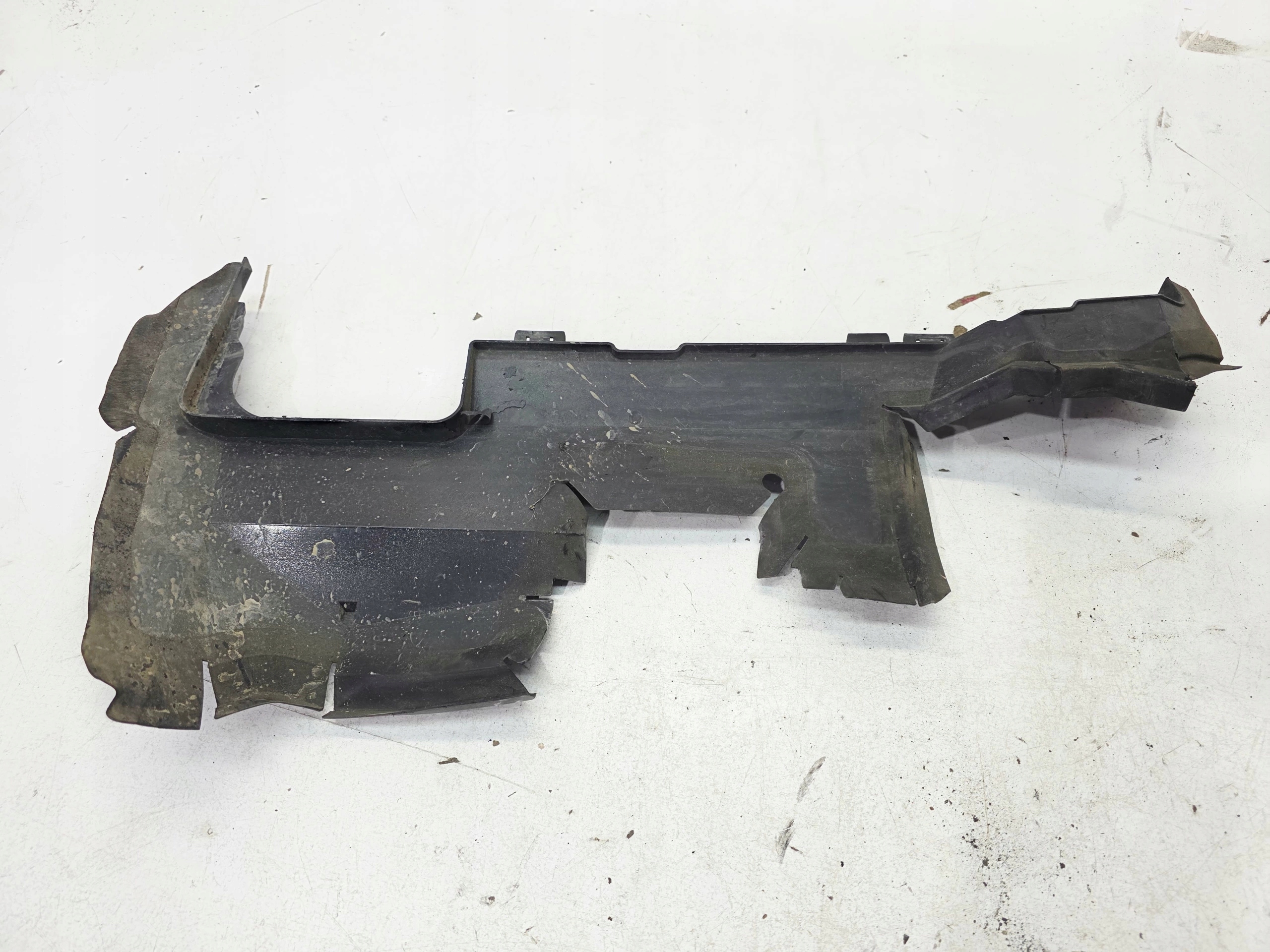luftansaugkanal rechts AUDI A4 B8 A5 8T 8K0121284G