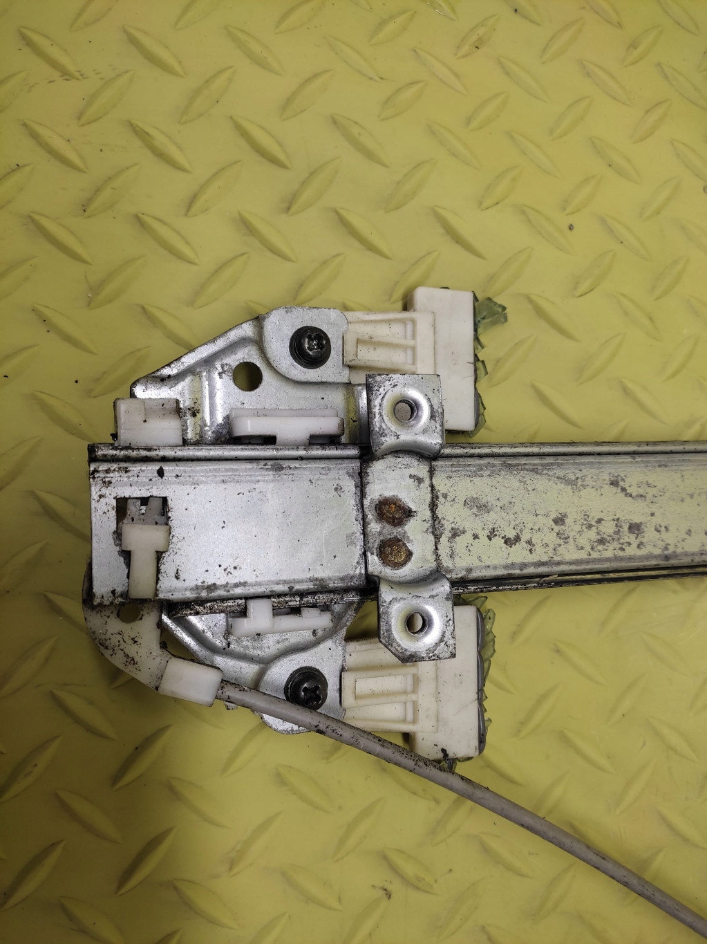 SUZUKI LIANAI window regulator left front 8346076F10