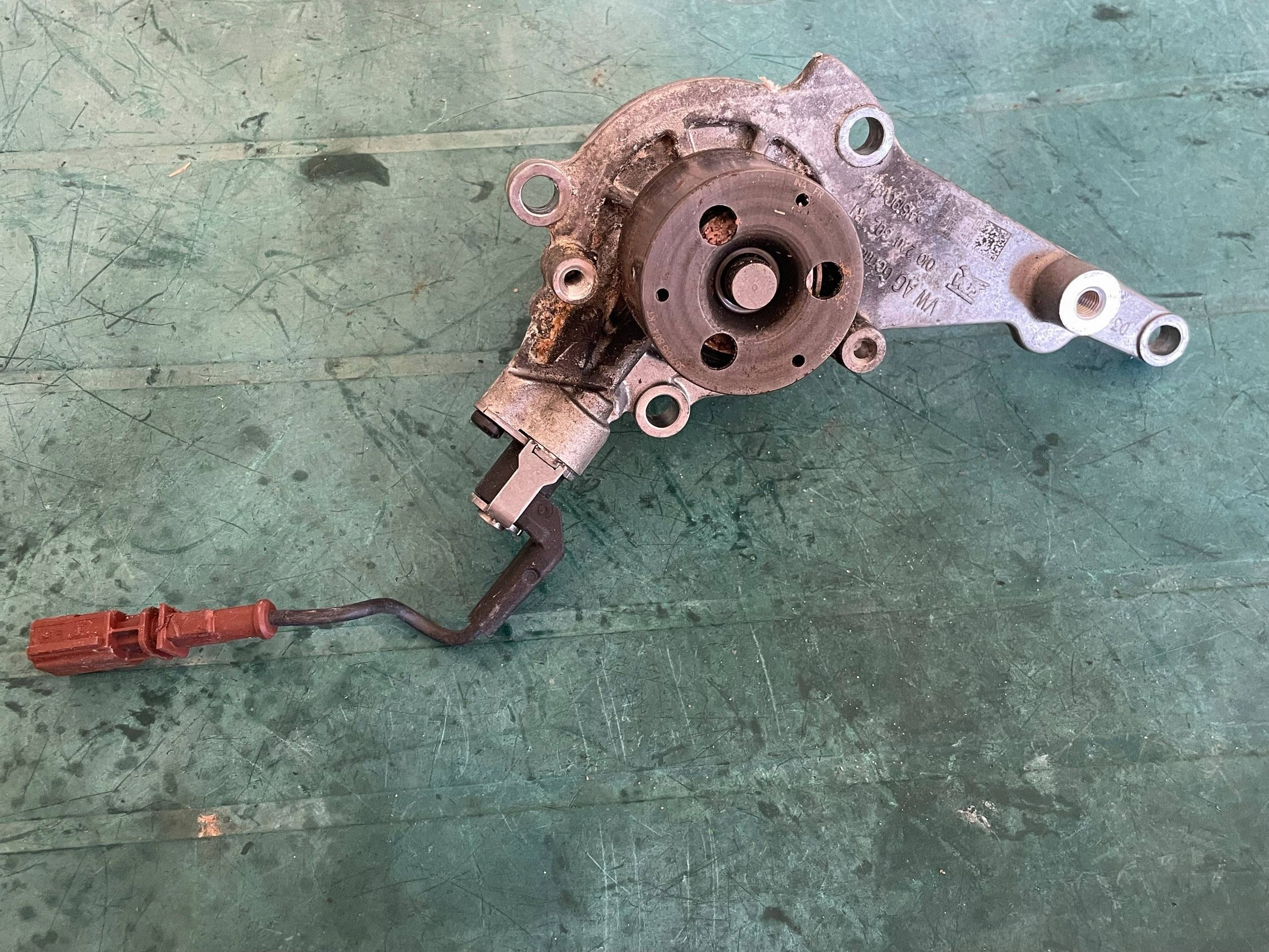 water pump VOLKSWAGEN PASSAT B8 010220802RT @M