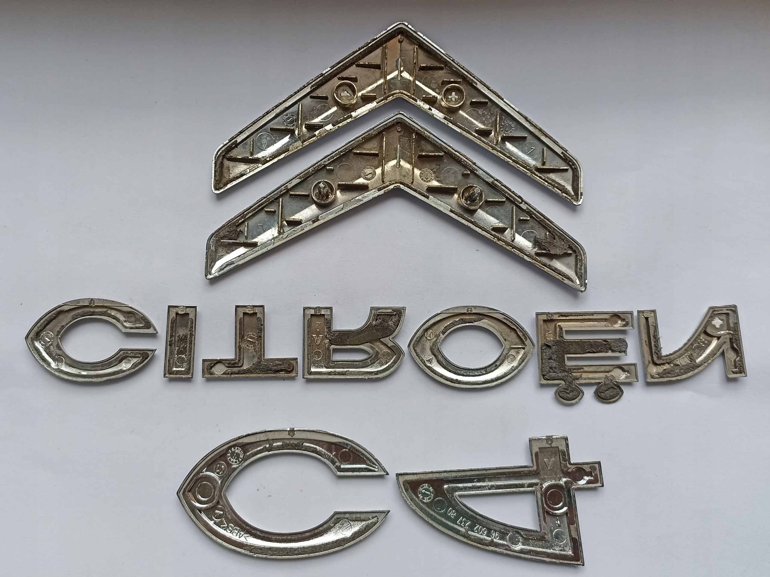 Napis emblemat Citroen C4 Picasso I 06-11r Numer katalogowy części 9660223380wr