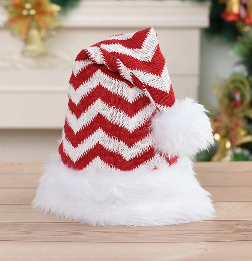 ŚWIĄTECZNA CZAPKA MIKOŁAJA ZYGZAK Z POMPONEM