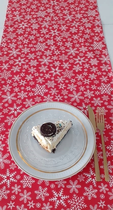 

Bieżnik na stół 140x40 cm wzór Czerwone gwiazdy