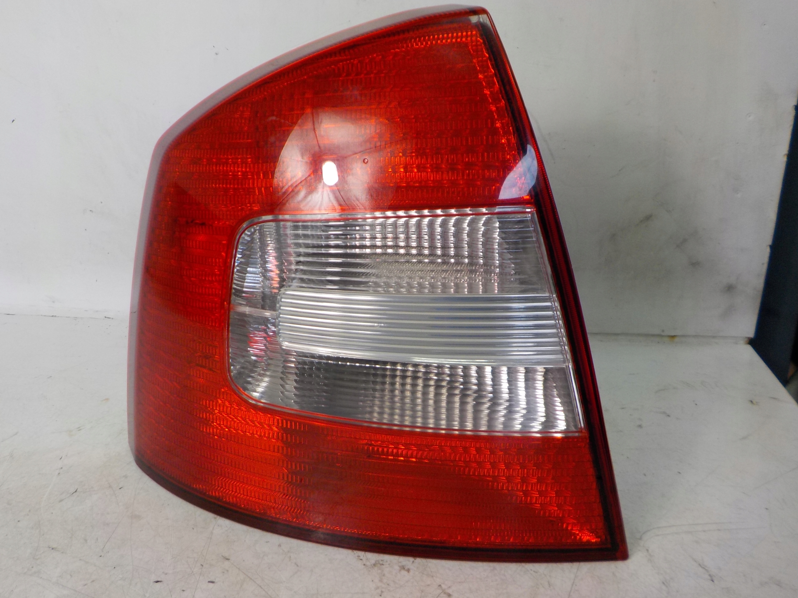 SKODA OCTAVIA II HB фонарь левый рестайлинг задний