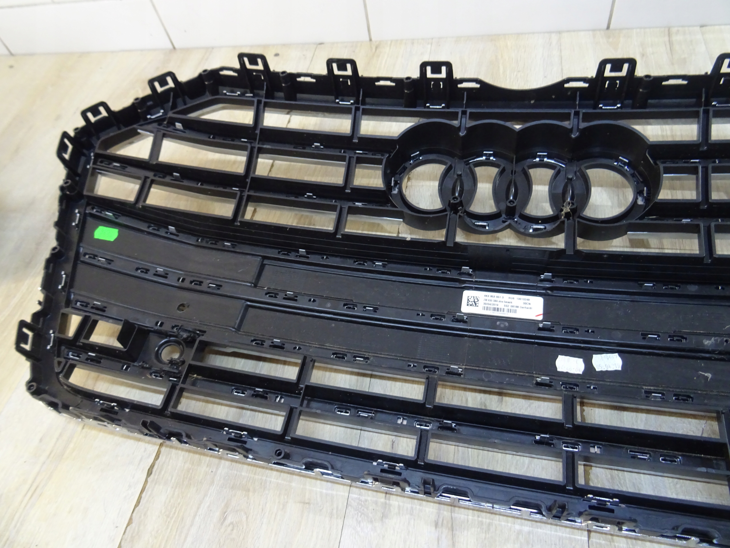 Audi OE 4K0853653D решетка радиатора