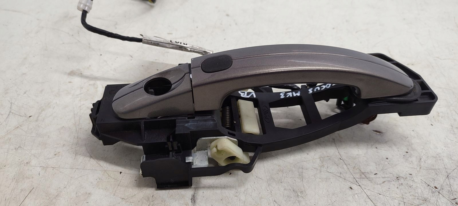kľučka predok predná ľavá Ford Focus MK3 HB VB