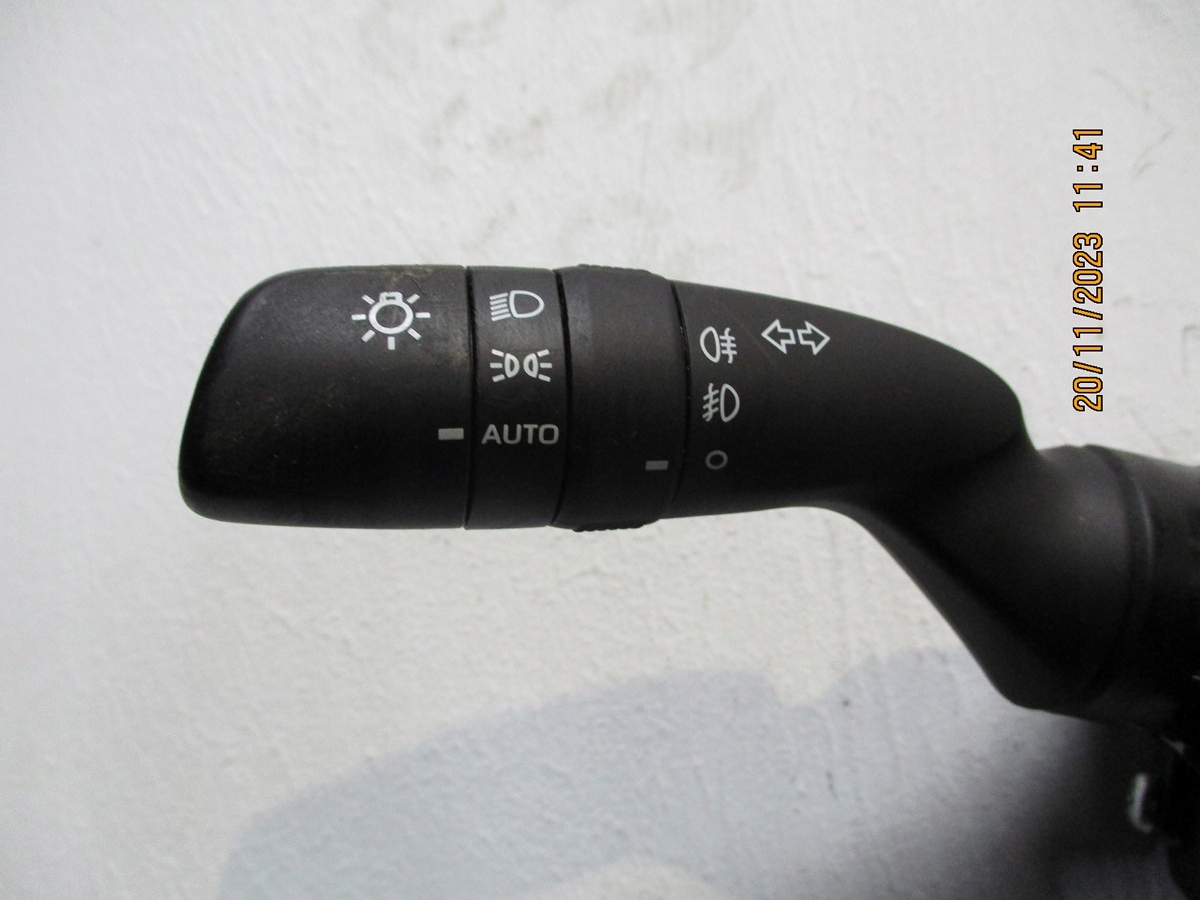 COMMANDES INDICATEURS DE DIRECTION LUMIÈRES TOYOTA RAV 4