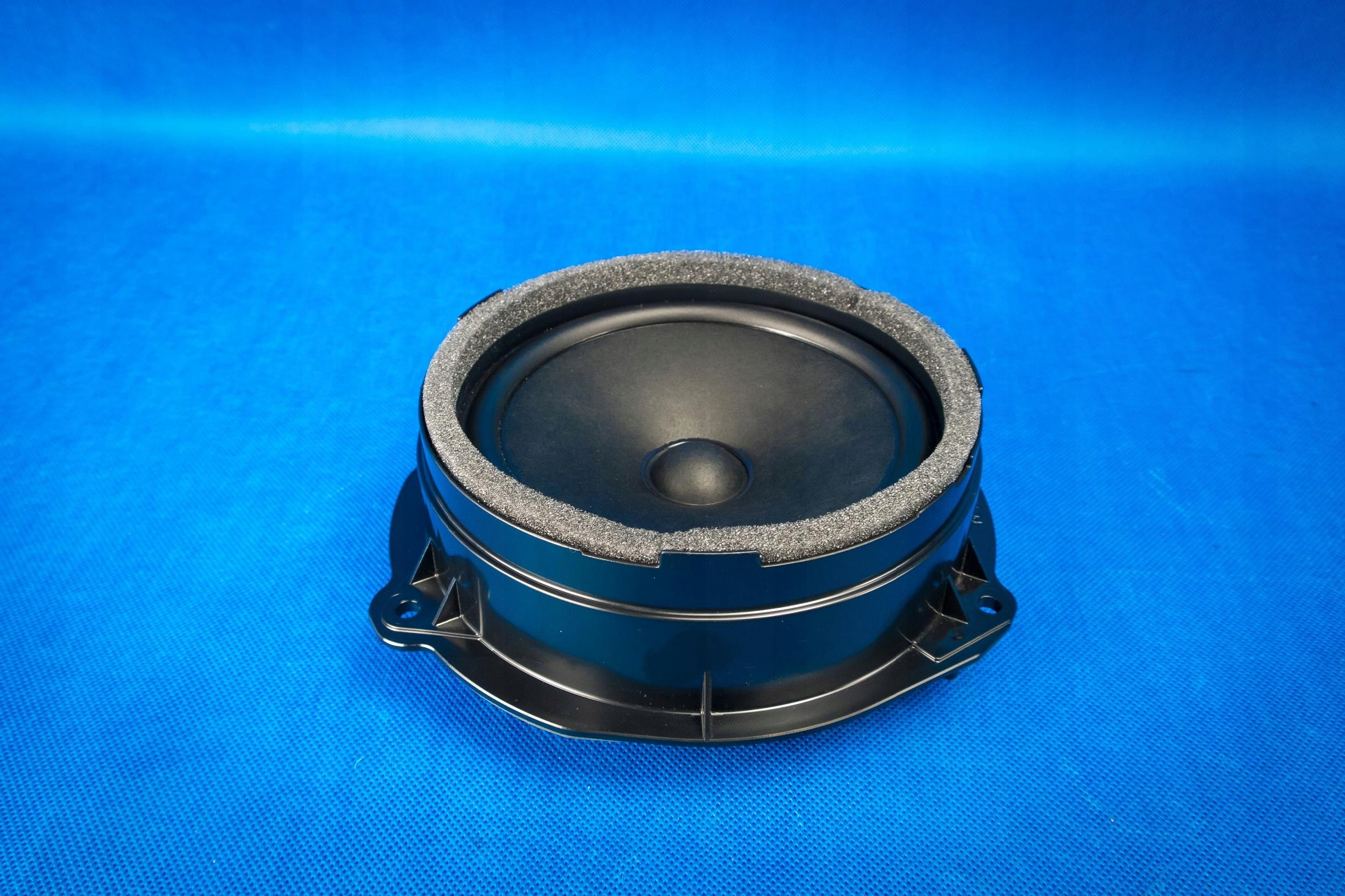 speaker niskotonowy rear part Audi A8 4N D5 8V4035411D
