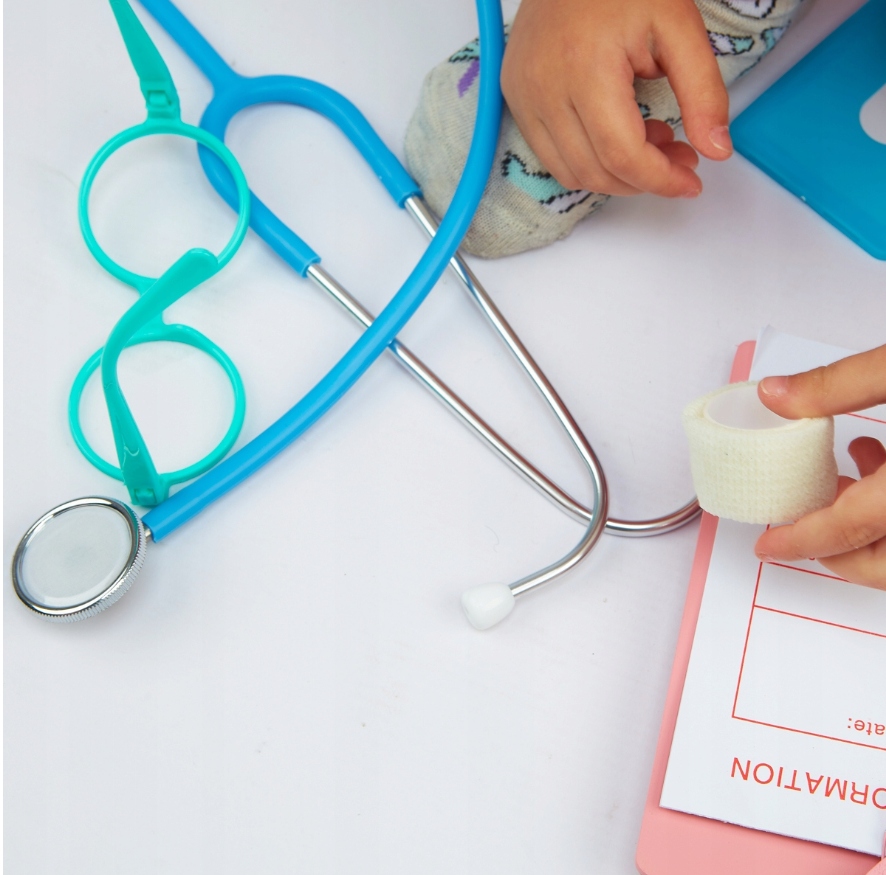 DREWNIANY ZESTAW LEKARSKI MAŁY LEKARZ DOKTOR APTECZKA DUŻY ZESTAW LEKARZ Wiek dziecka 3 lata +