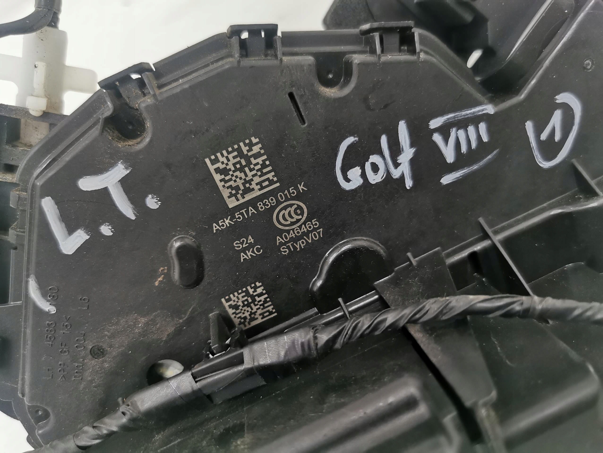 lock door left rear part 7 PIN VW GOLF VIII EU
