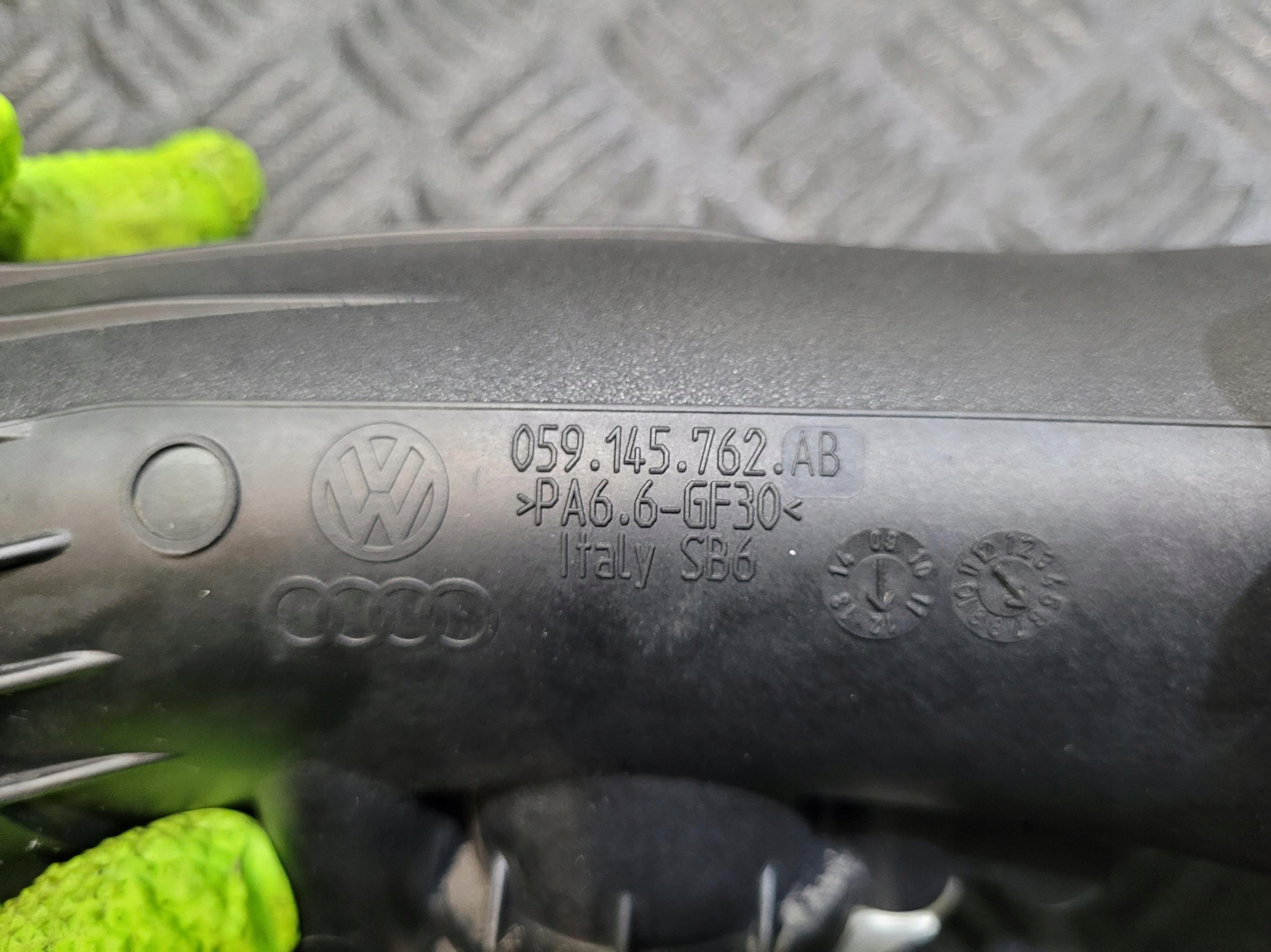 pipe air tube 059145762AB VW TOUAREG II 2 7P 3.0 TDI