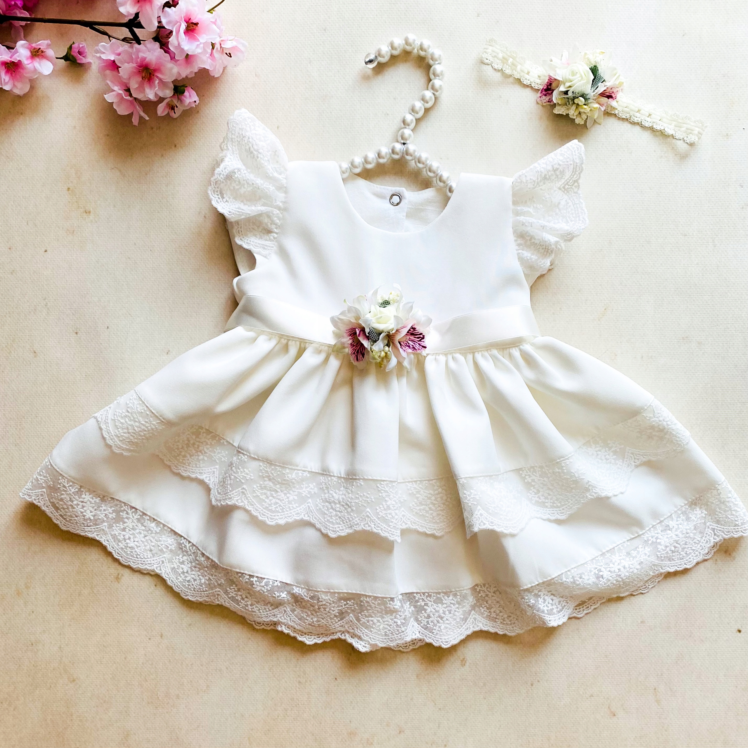 Sukienka do chrztu ecru, piękna koronka r. 86