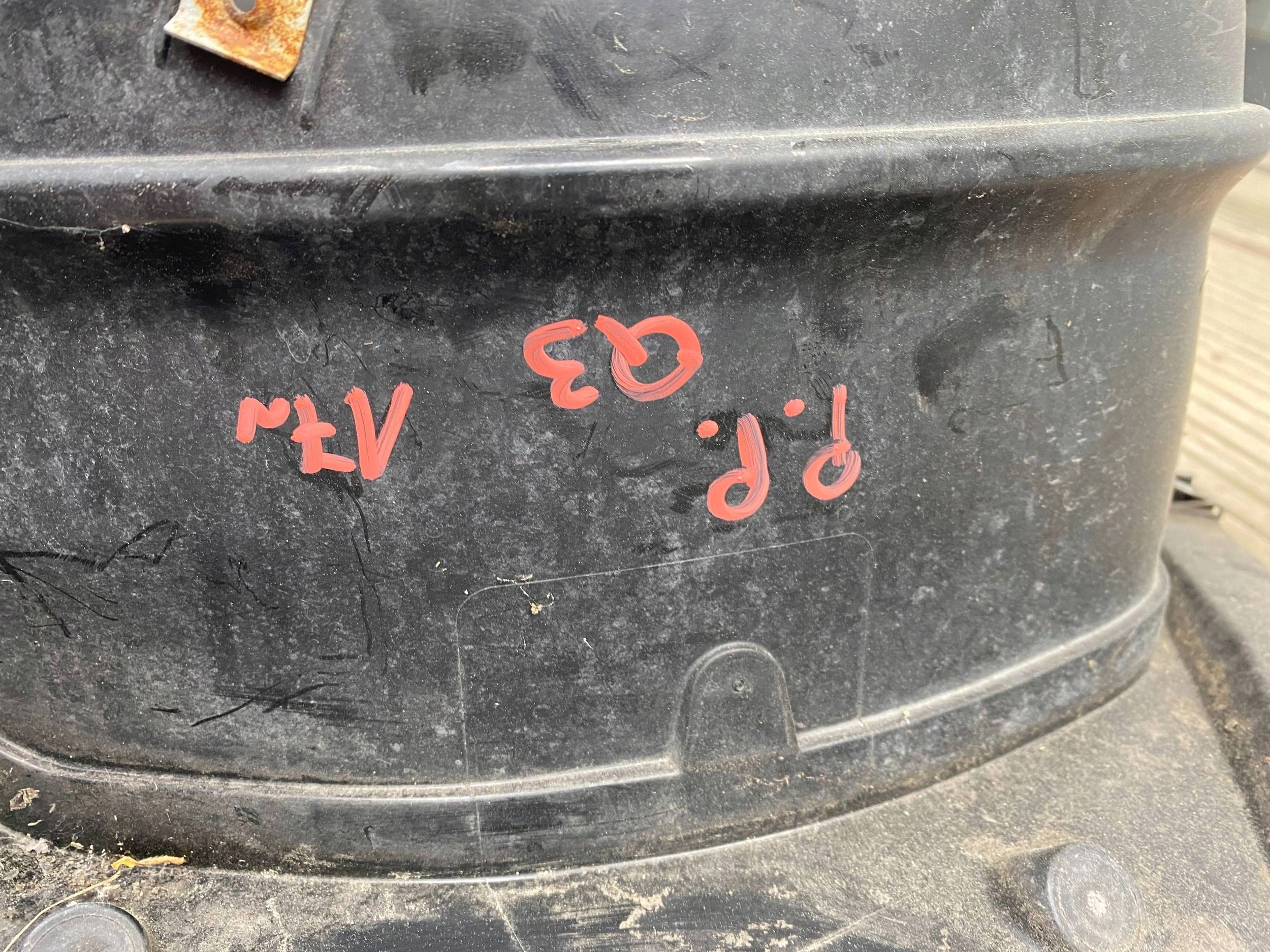 AUDI Q3 8U LIFT NOSEK mudguard part front right front 8U0853888E