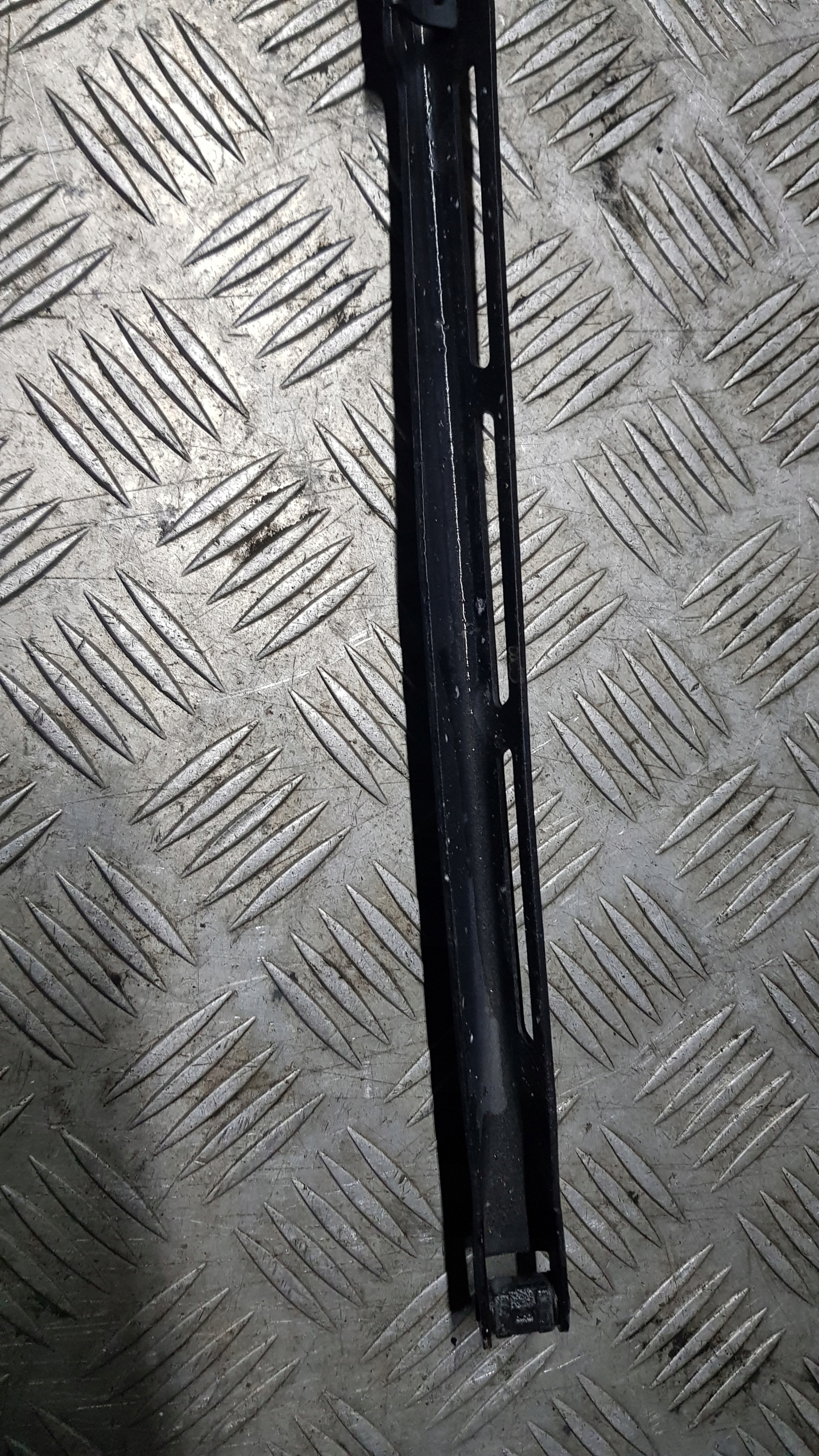 AUDI A8 D3 wiper arm right front CENA ZA 1SZTUKE