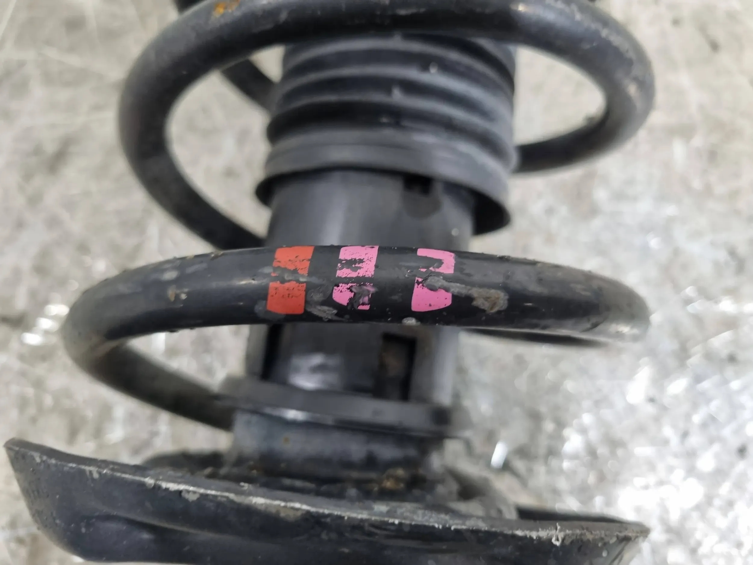shock absorber L/P front 1T0413031DB AUDI A3 8P GOLF V OCTAVIA II TOLEDO
