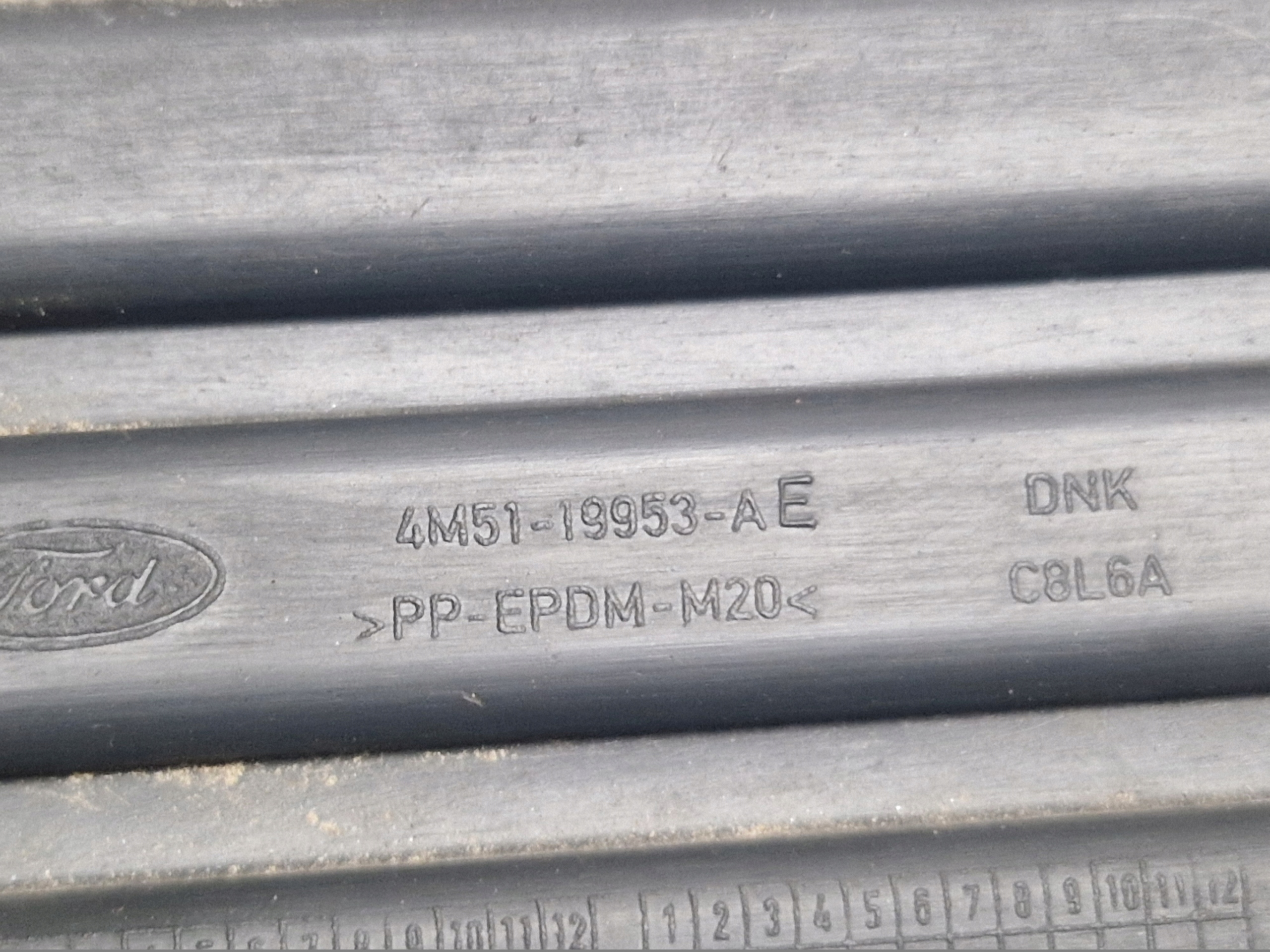 FORD FOCUS MK2 grid of a bumper frame left 4M51-19953-AE