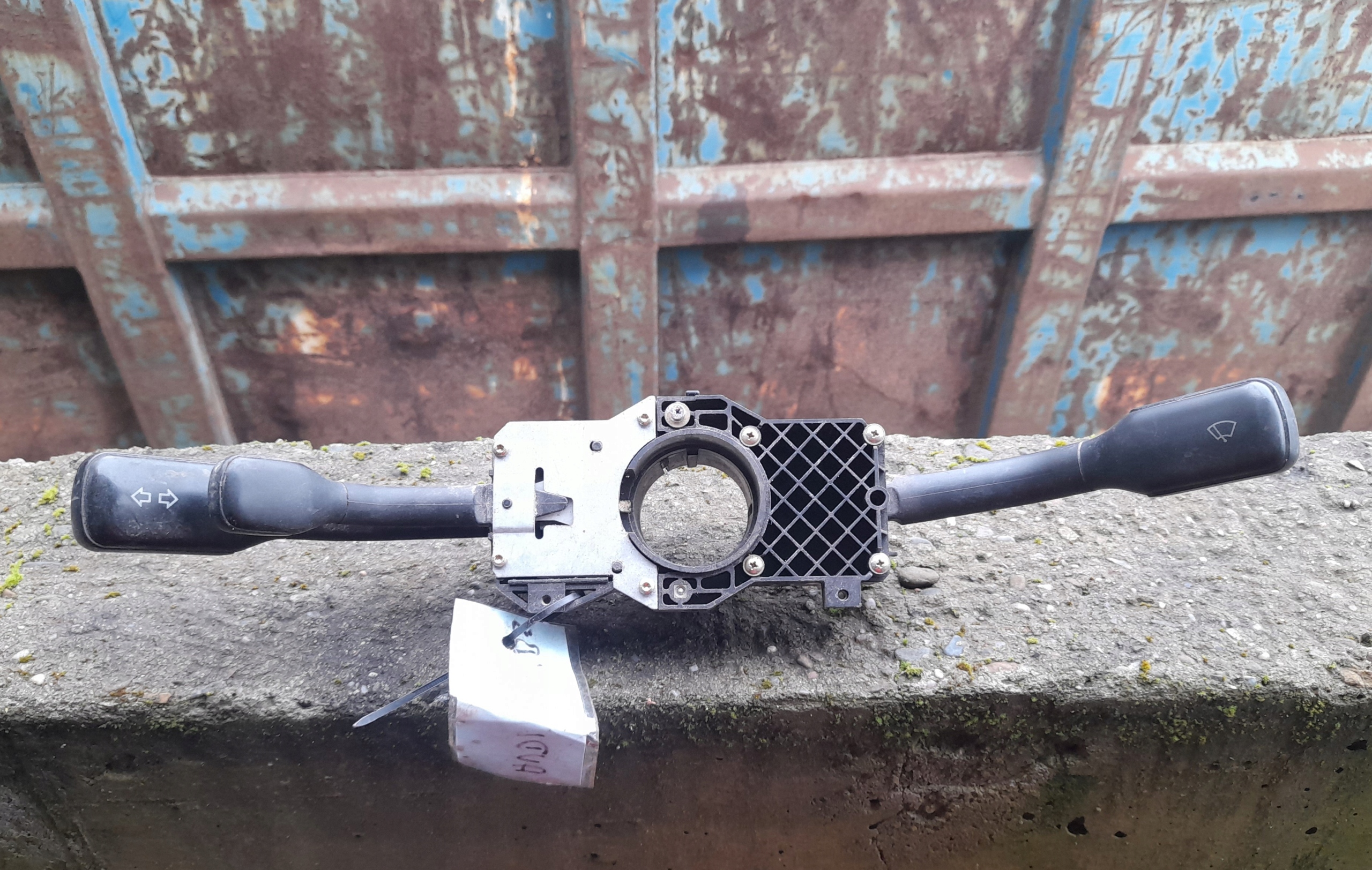 4D0953513 - AUDI A4 B5 95-01 г. переключатель в сборе