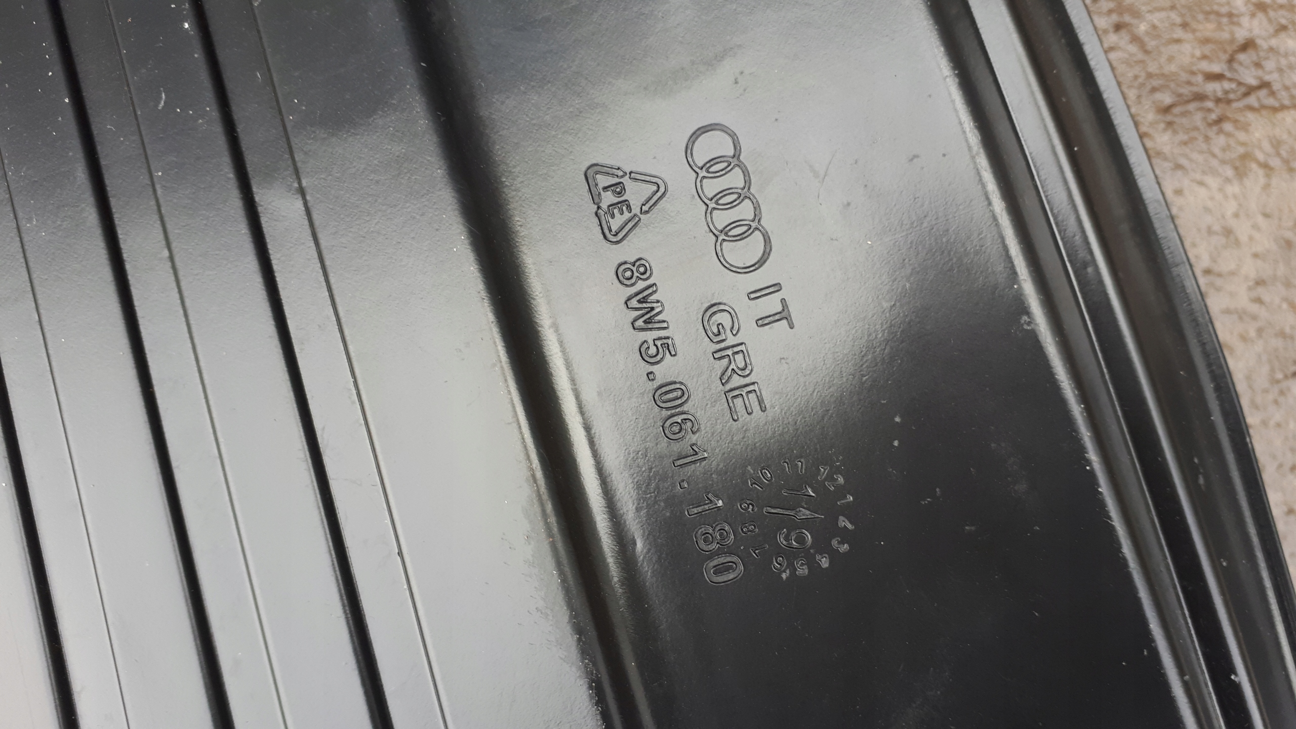 S4 B9 A4 8W багажника седан 8W5061180