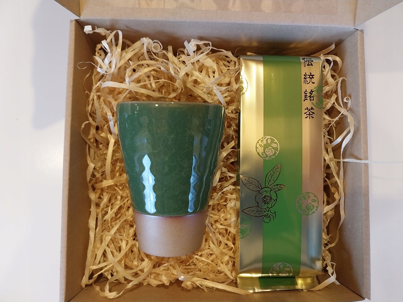 Zestaw na prezent: kubek 200ml, herbata zielona Sencha 100g, prod.: Japonia