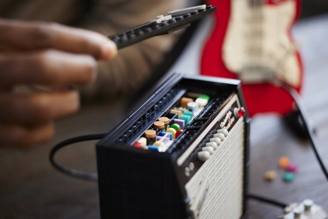 LEGO - IDEAS - GITARA FENDER STRATOCASTER - 21329 Nazwa zestawu Fender Stratocaster