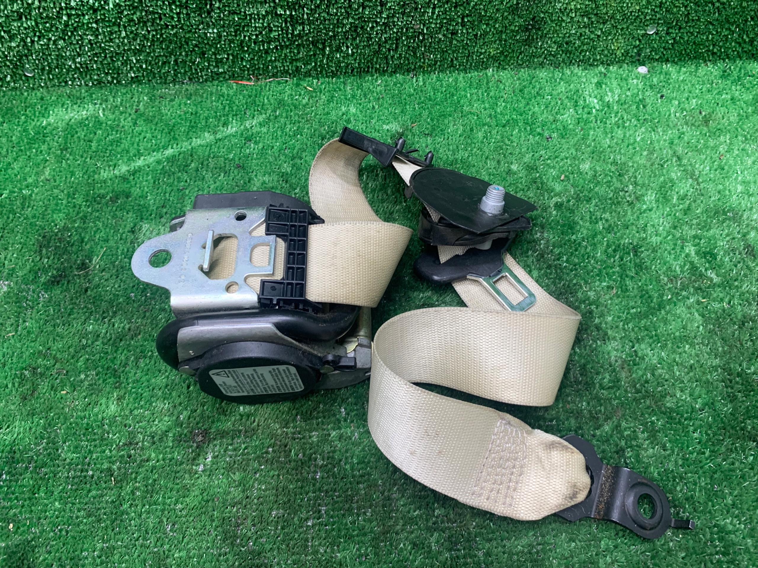 PAS PRAWY PRZÓD CZARNY MERCEDES W211 2118605285