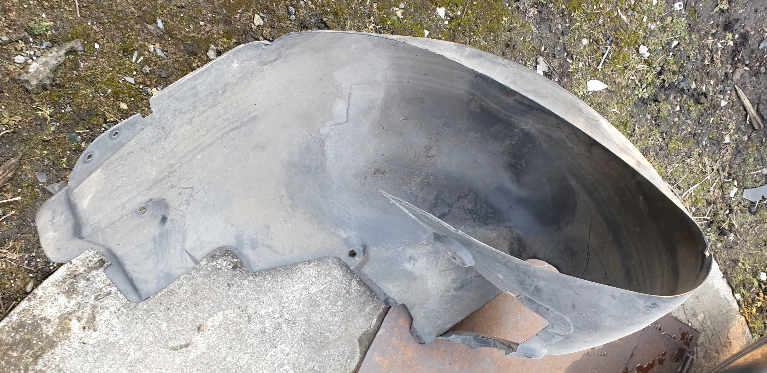 mudguard left rear part rear. MERCEDES E W211 ORYGINALNE