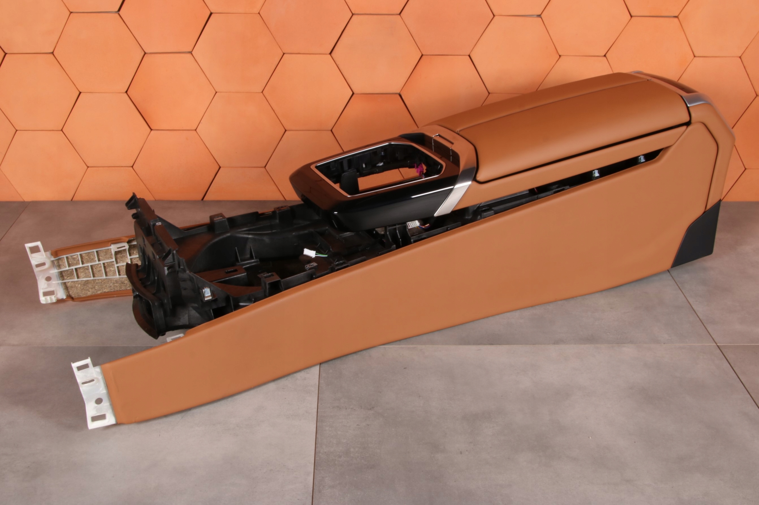 BMW 7 G70 TUNEL central armrest COGNAC leather VEGANZA 5A2C0F7
