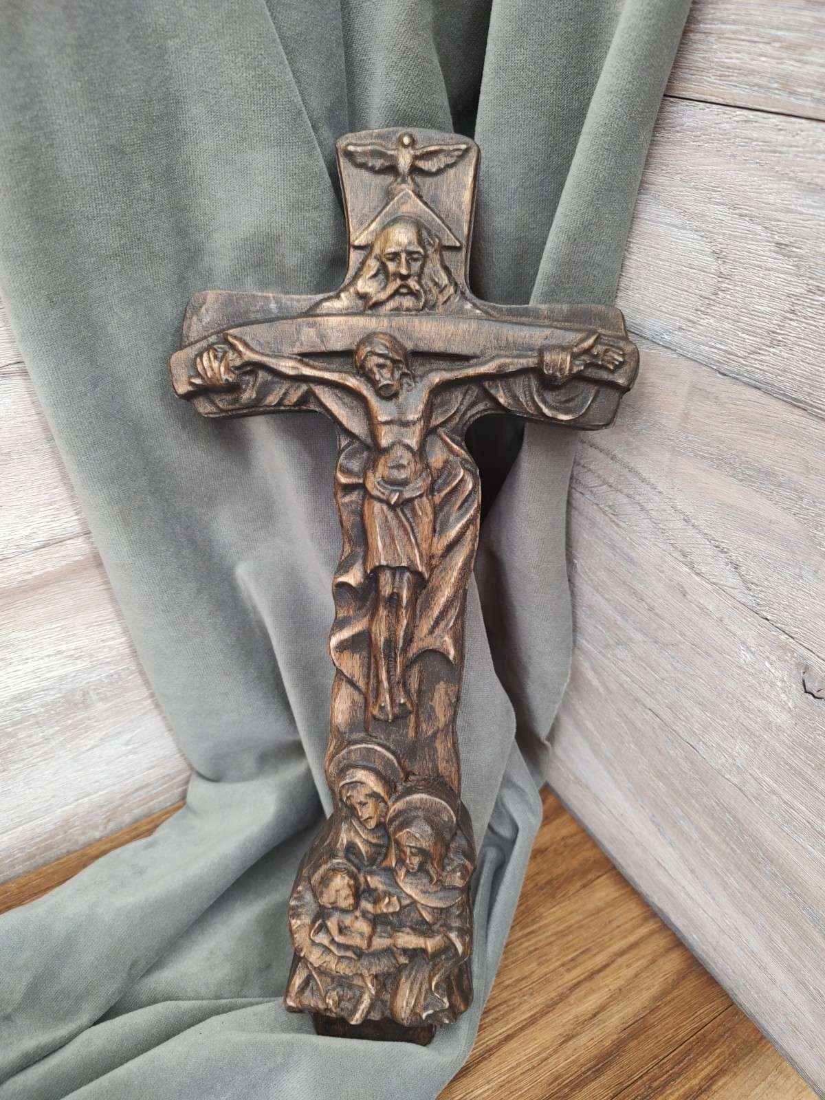 Dřevěná placatka Kříž svatý na stěny 3D dárek biřmování 30 cm