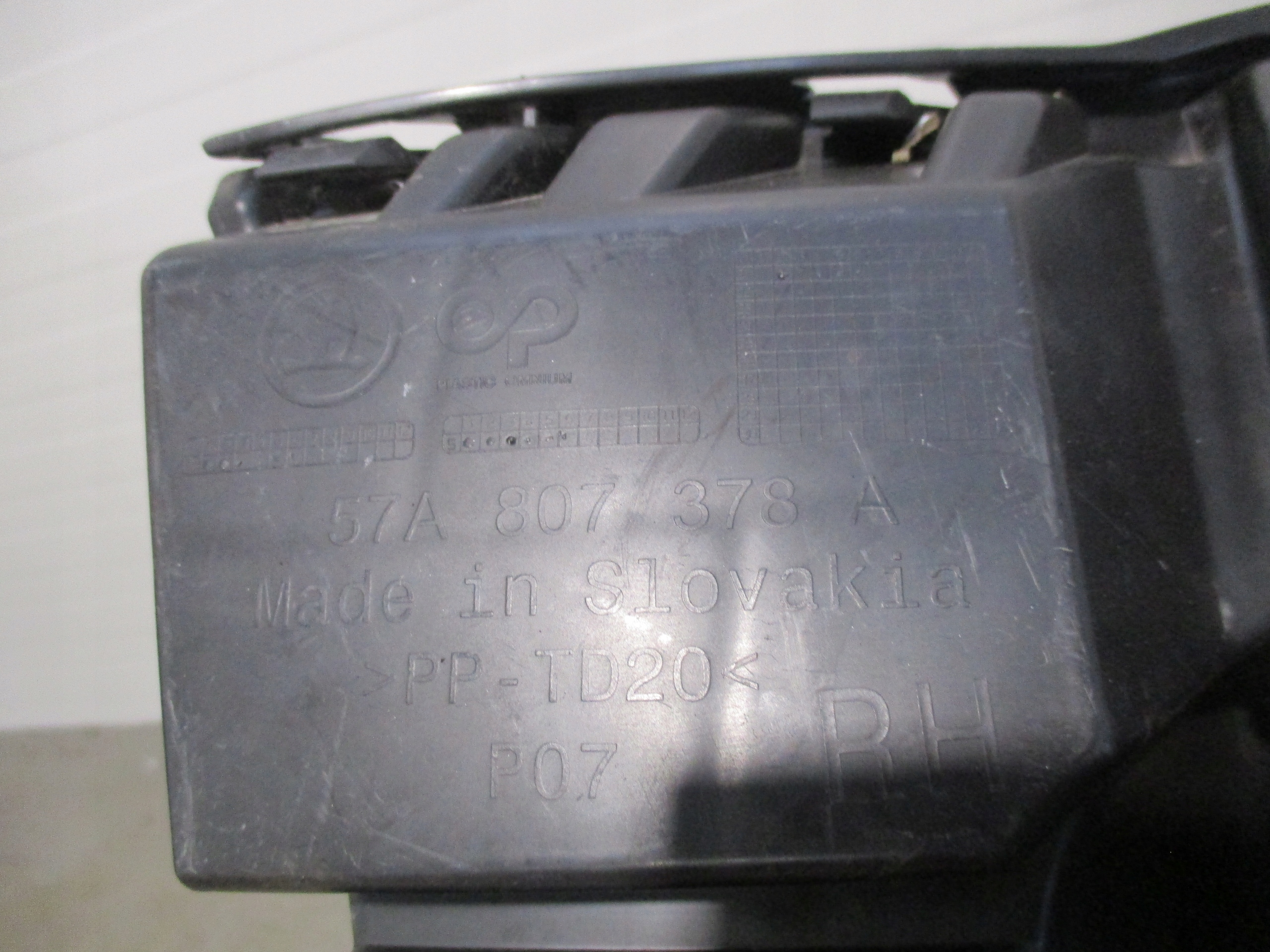 bumper bracket right rear part Skoda Karoq 57A807378A