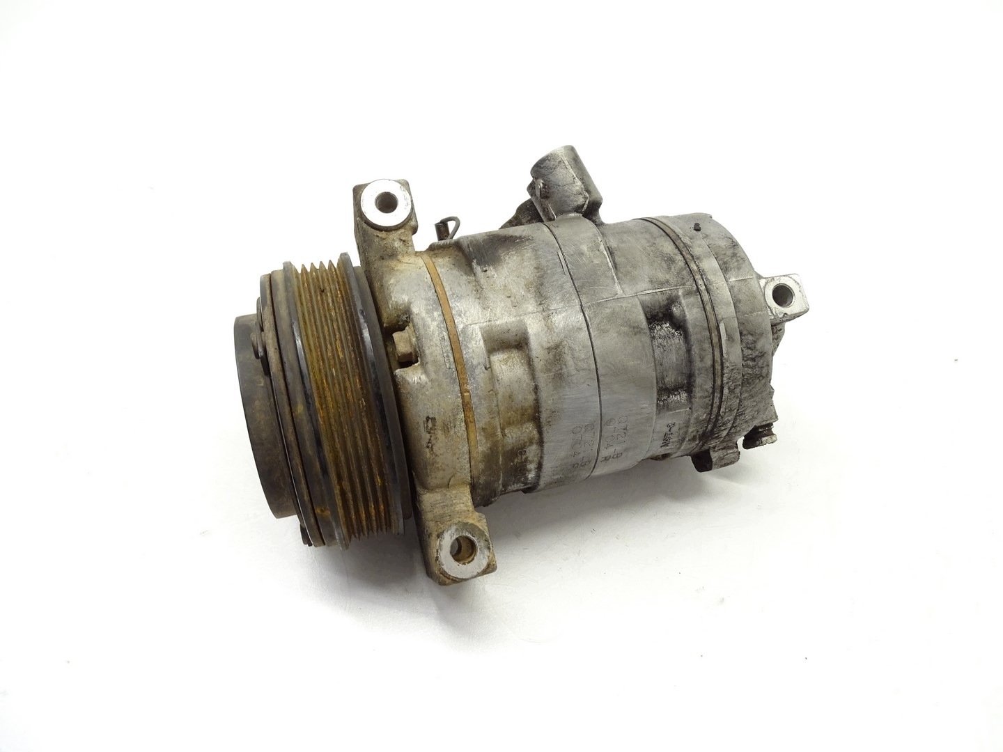 compressor; compressor of the air conditioning NISSAN NAVARA D23 2.3 DCI