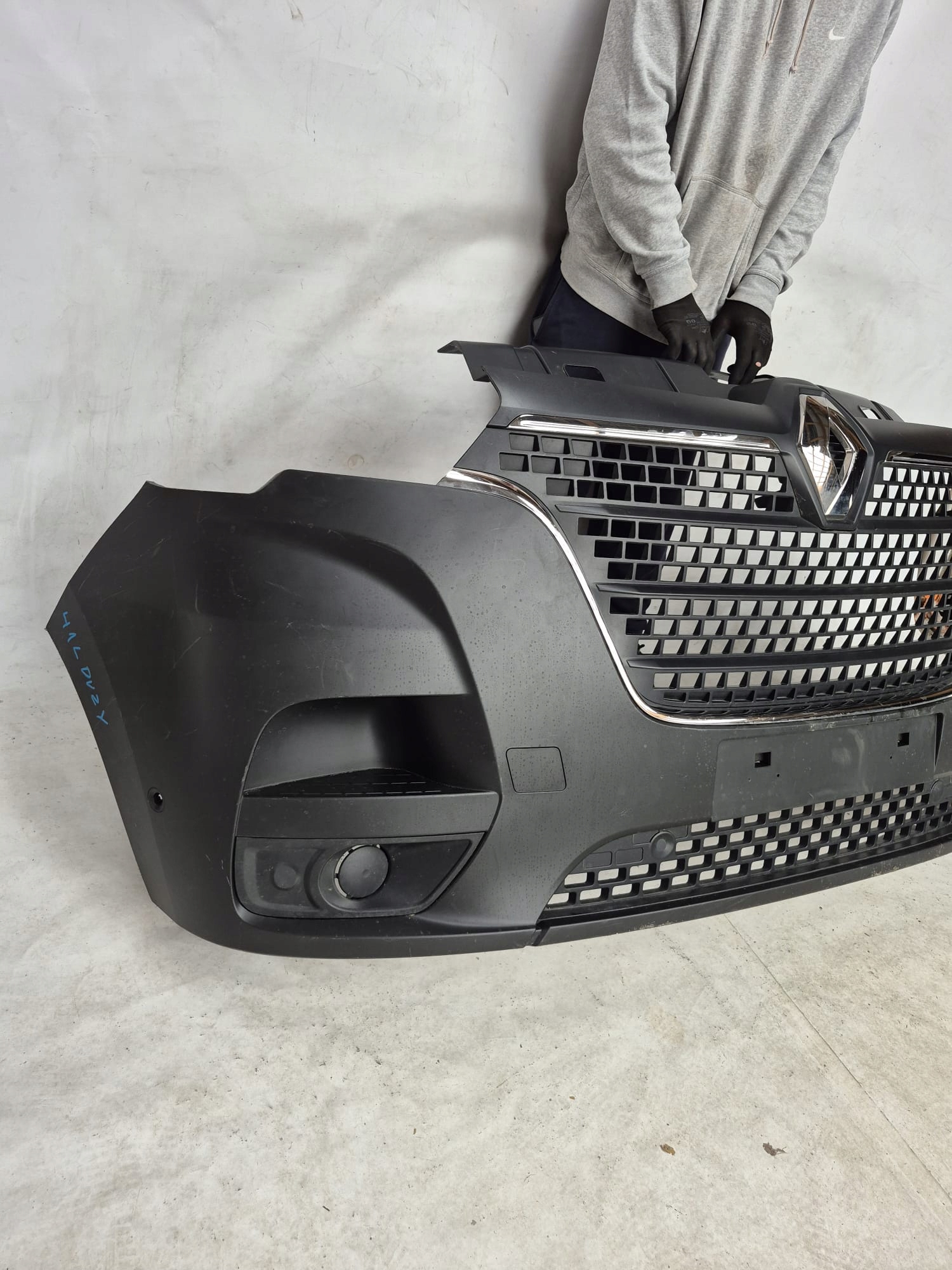 RENAULT MASTER III LIFT 19- bumper front front PDC 620228205R