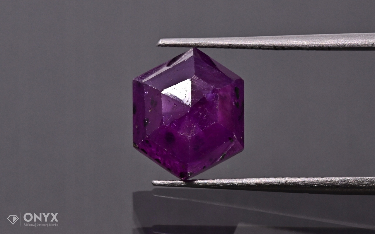 Rubín fazetovaná rozeta hexagon 10x10 mm