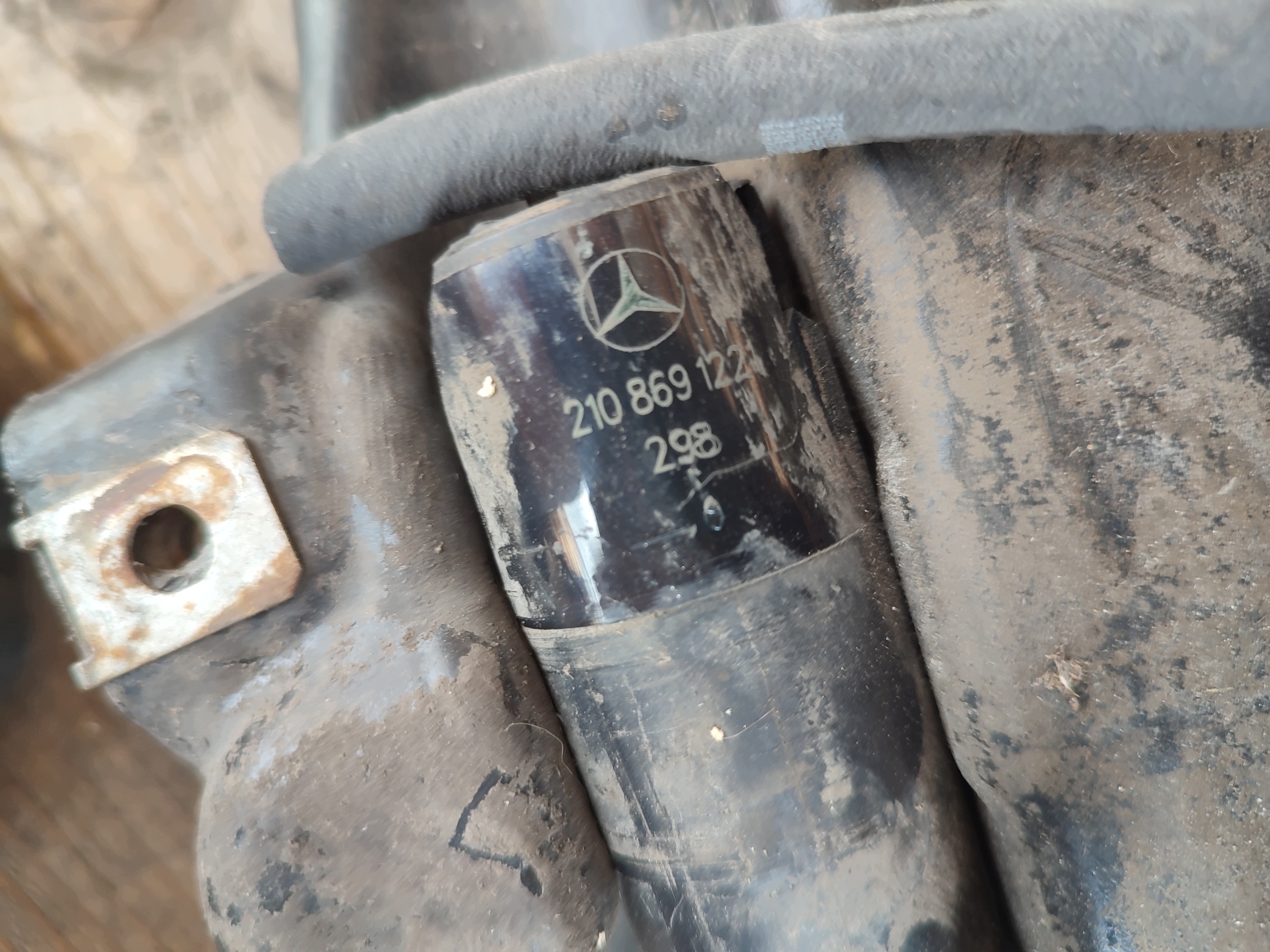 Behälter der Spritzdüse Mercedes-Benz C W204 2008 A2048600660