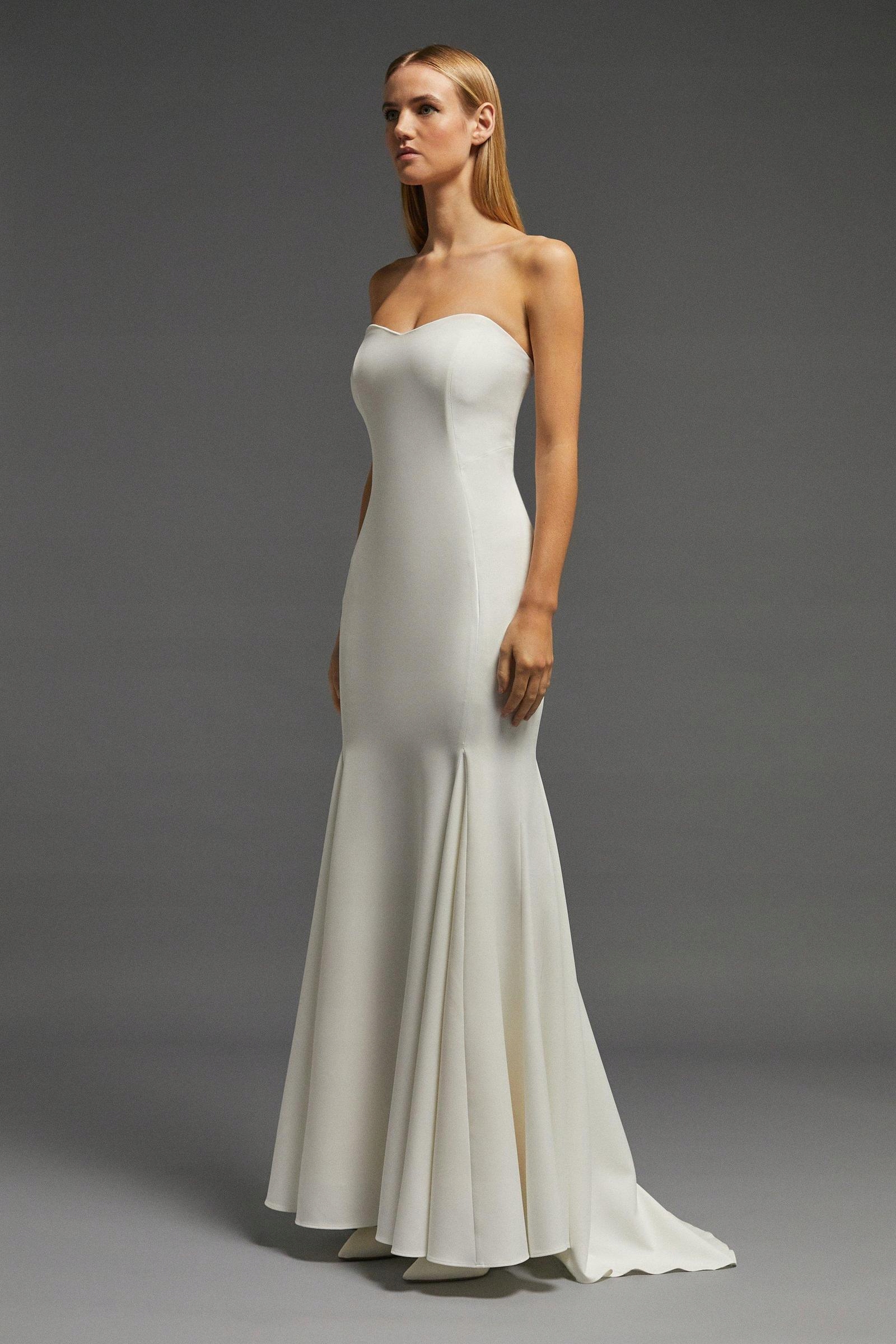 KC07101 Coast Svatební Šaty S Tréninkem, Odhalená Ramena