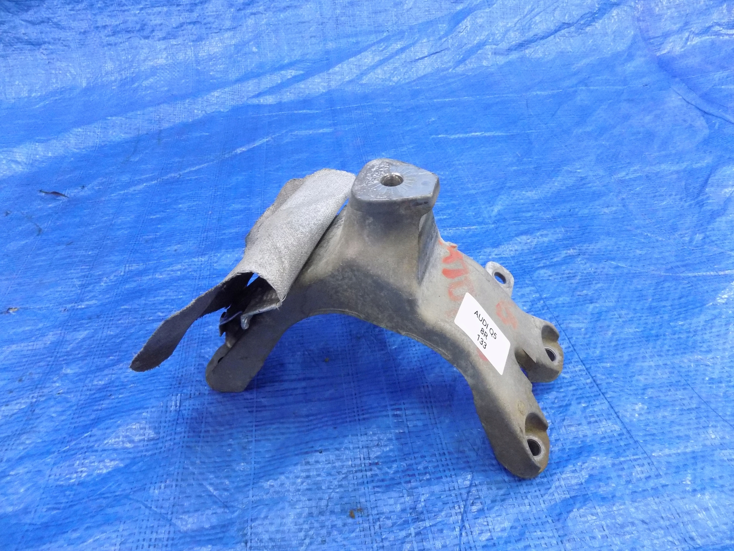 holder engine mount AUDI Q5 8R 09R 2,0TDI