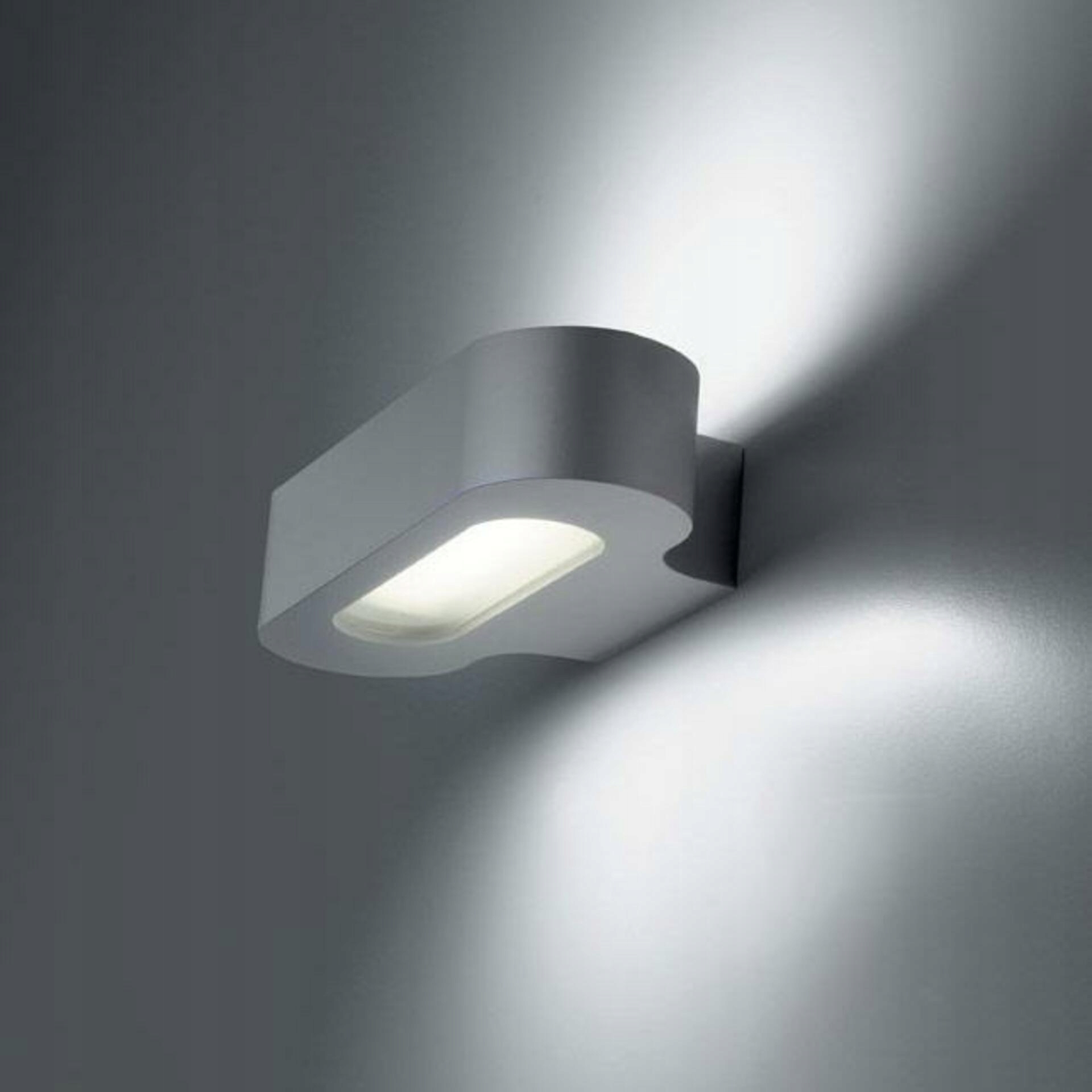 Artemide Talo Led W strieborná, 21W, 1500lm, 3000K, nástenné svietidlo