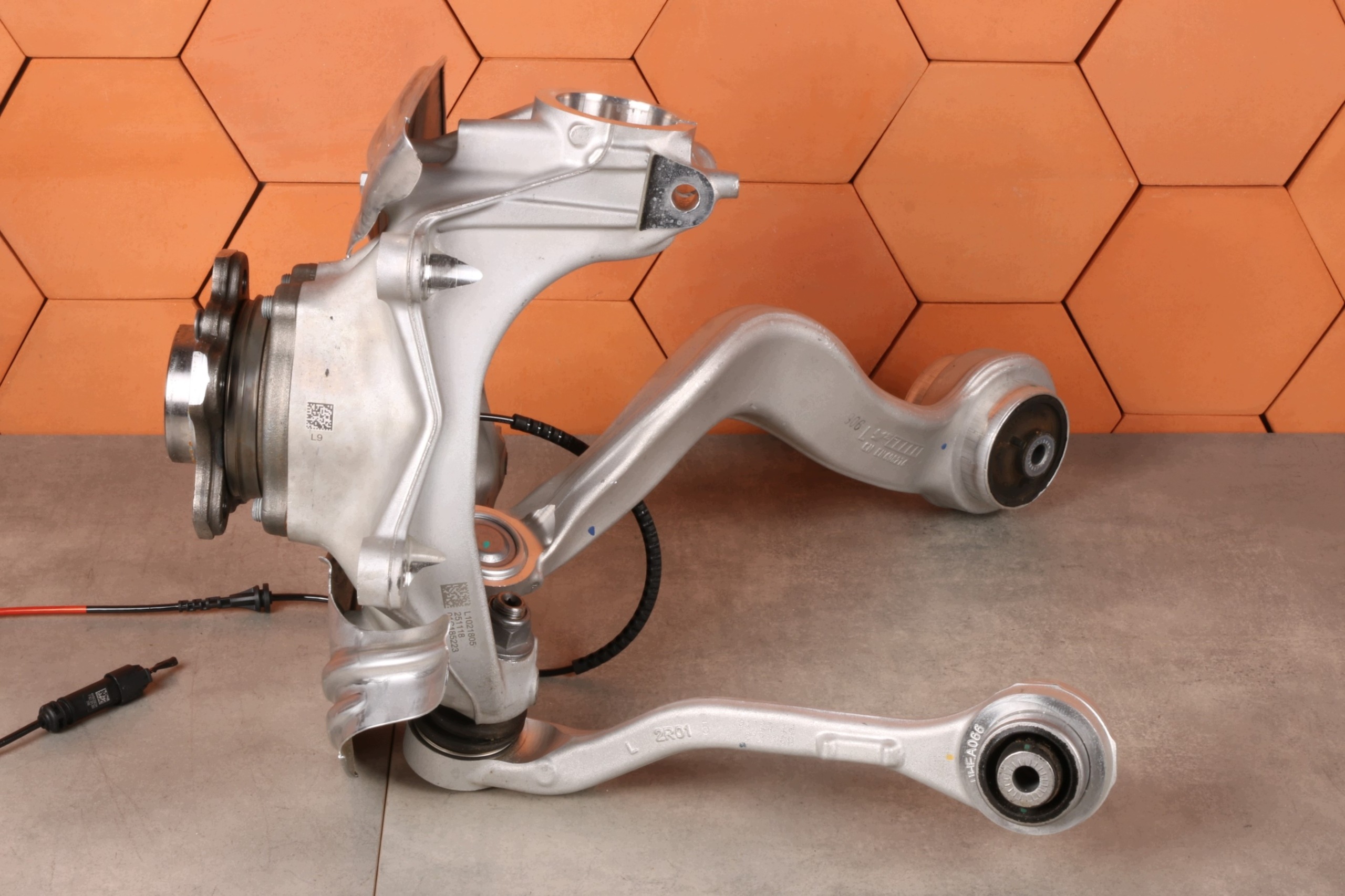 BMW i4 G26 eDrive35 eDrive40 otoč ramene čepu levý předek 6893259