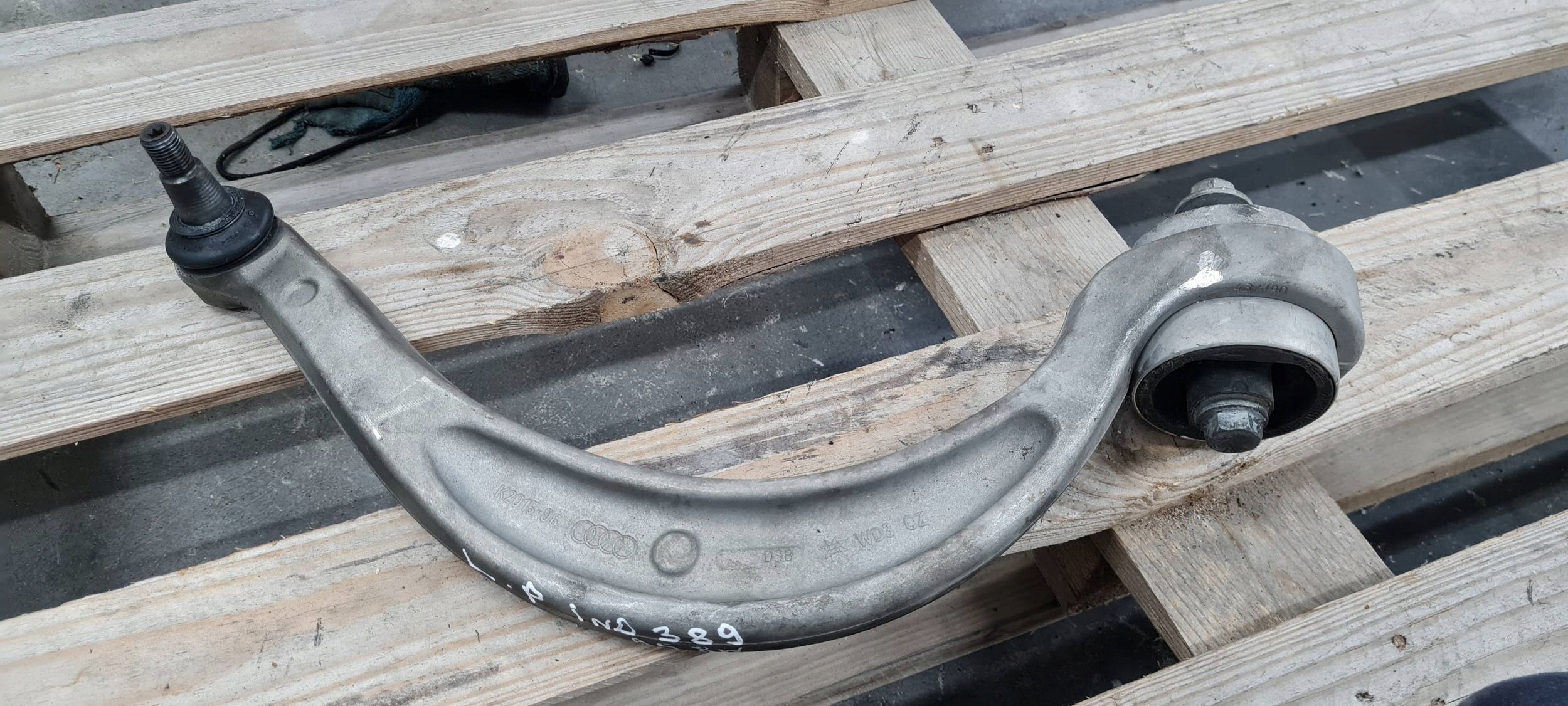 A5 8W S5 arm lower left front 8W0407695B A4 B9 8W S4