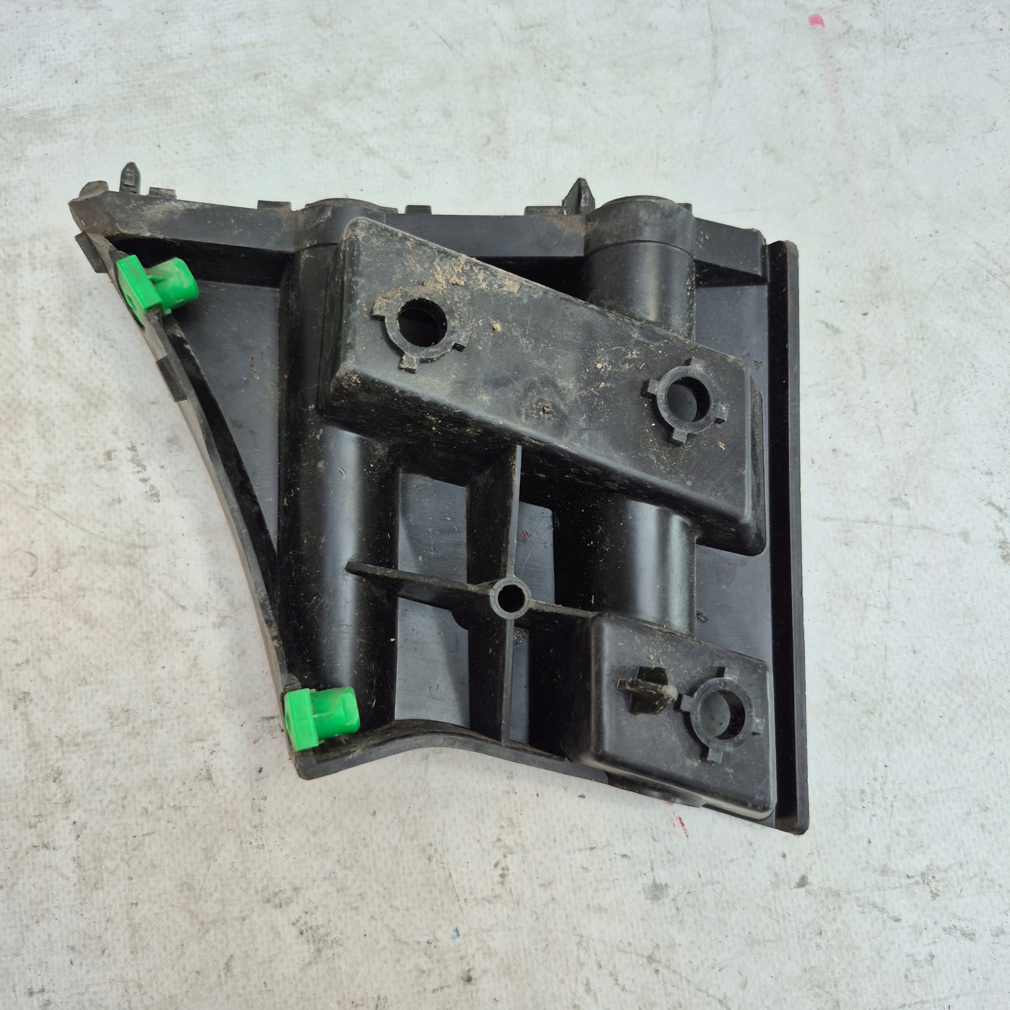 VOLVO V40 2 II 12-16 bumper bracket left front 31425110